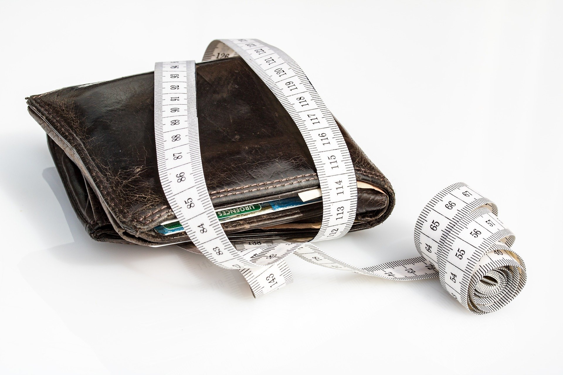 Un portefeuille avec un ruban. | Photo : Pixabay