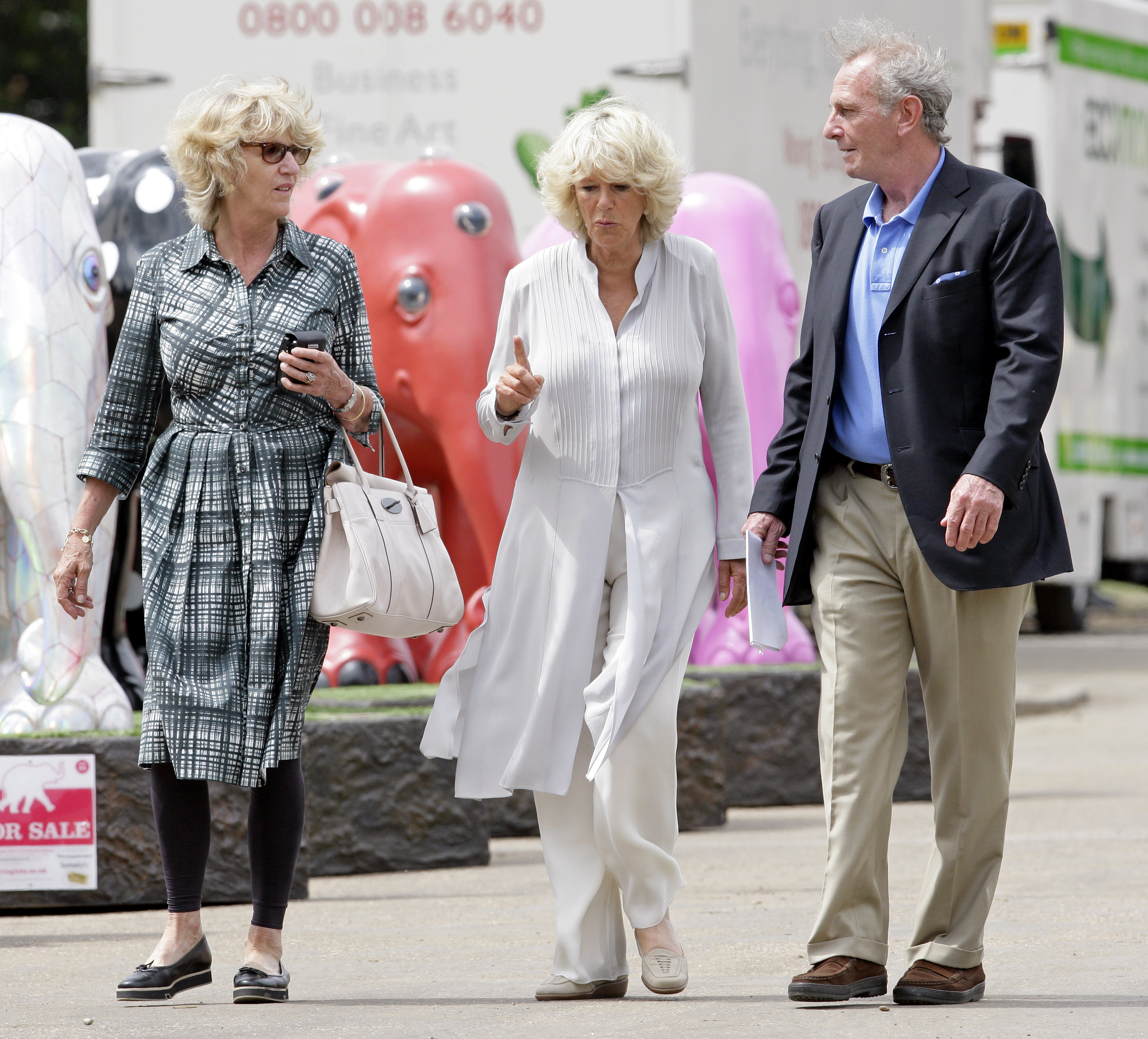 Queen Camilla, Annabel Elliot, and Mark Shand at the Elephant Parade at The Royal Hospital Chelsea on June 24, 2010, in London, England. | Source: Getty Images