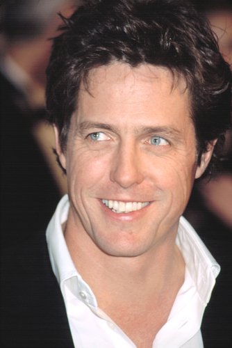 Hugh Grant en los Premios GQ Hombres del Año, Nueva York el 16 de octubre de 2002. | Fuente: Shutterstock Hugh Grant en los Premios GQ Hombres del Año, Nueva York el 16 de octubre de 2002. | Fuente: Shutterstock