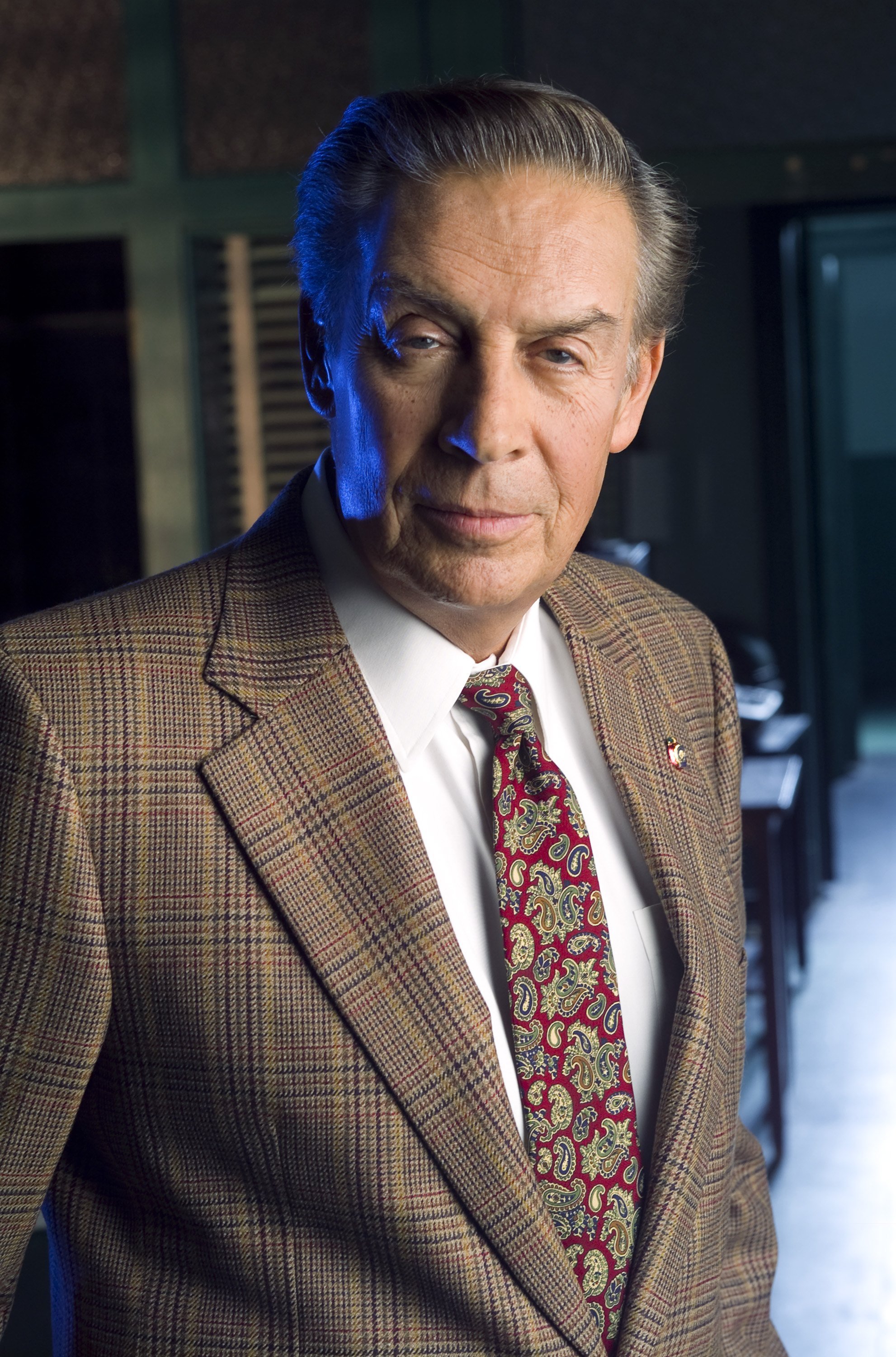 Jerry Orbach as Detective Lennie Briscoe on Season 11 of "Law & Order" | Source: Getty Images
