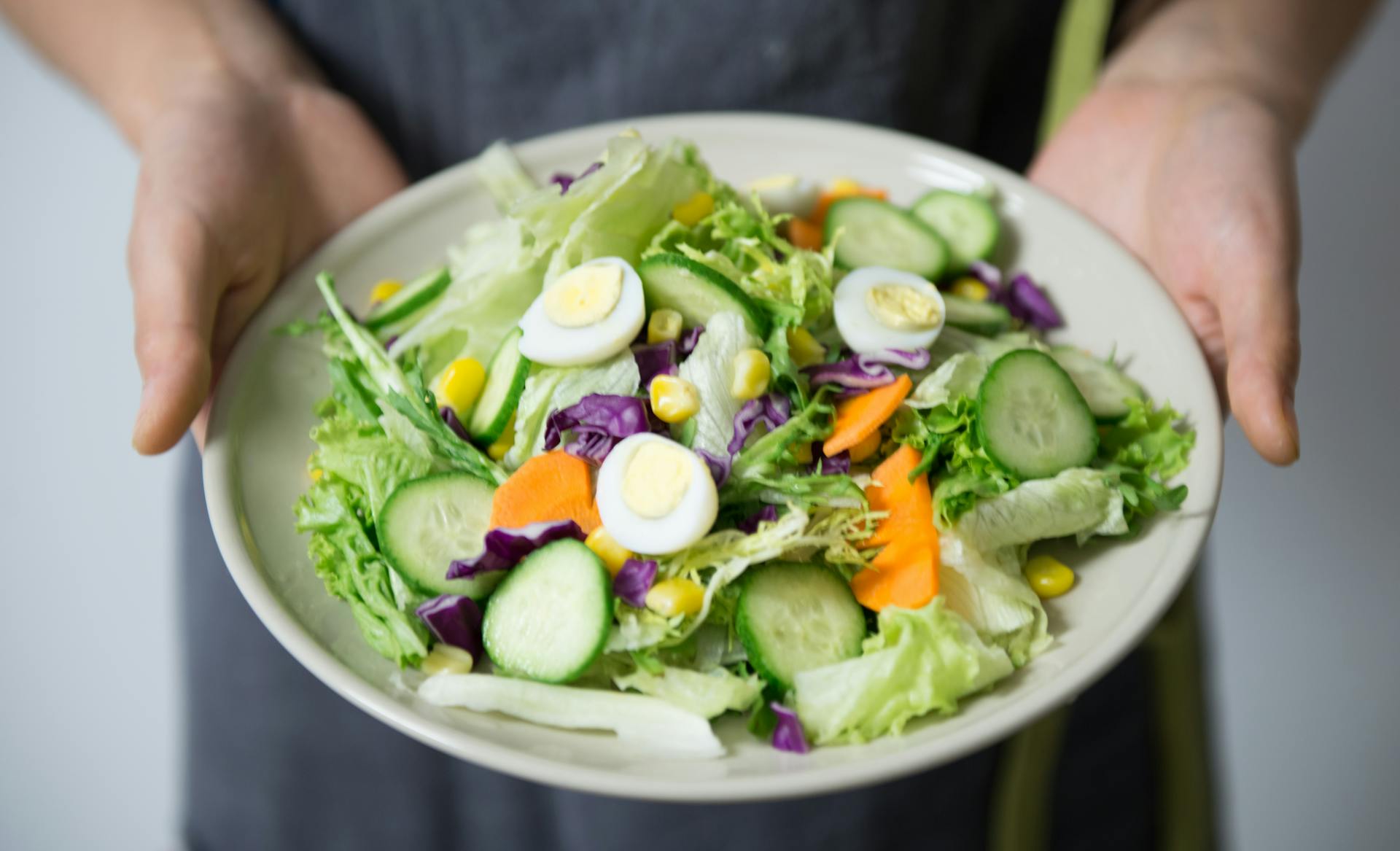 A person holding a bowl of salad | Source: Pexels