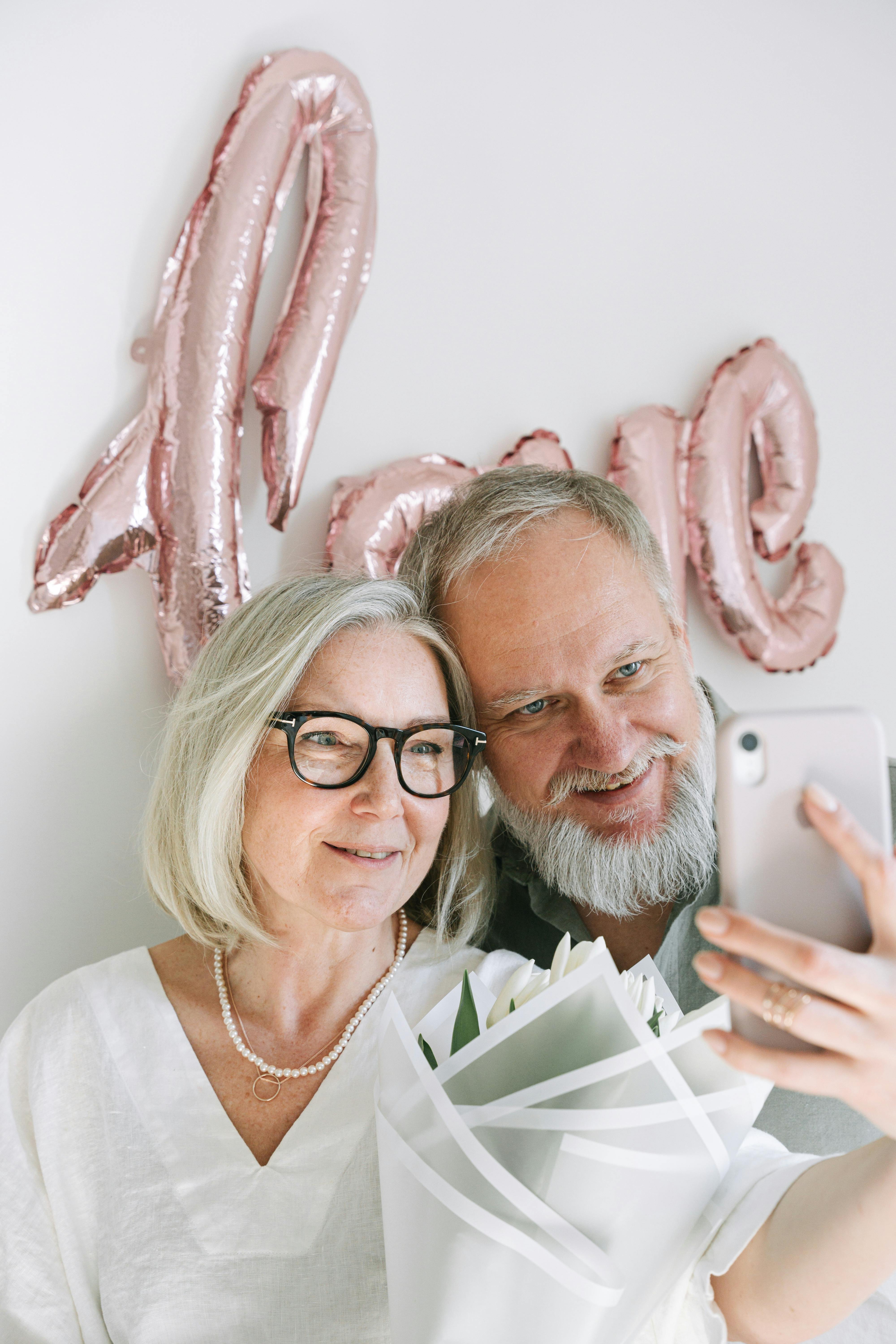 A couple posing for a selfie together | Source: Pexels
