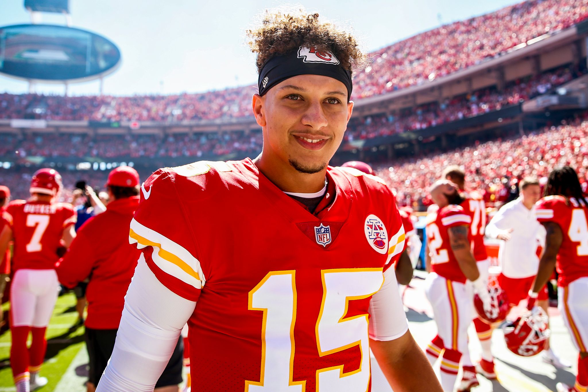 Patrick Mahomes #15 of the Kansas City Chiefs smiles on the sidelines before the start of the game against the San Francisco 49ers at Arrowhead Stadium on September 23rd, 2018 in Kansas City, Missouri | Photo: Getty Images
