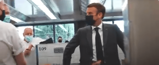 Emmanuel Macron regarde Top Chef. | Photo : twitter./Elysee
