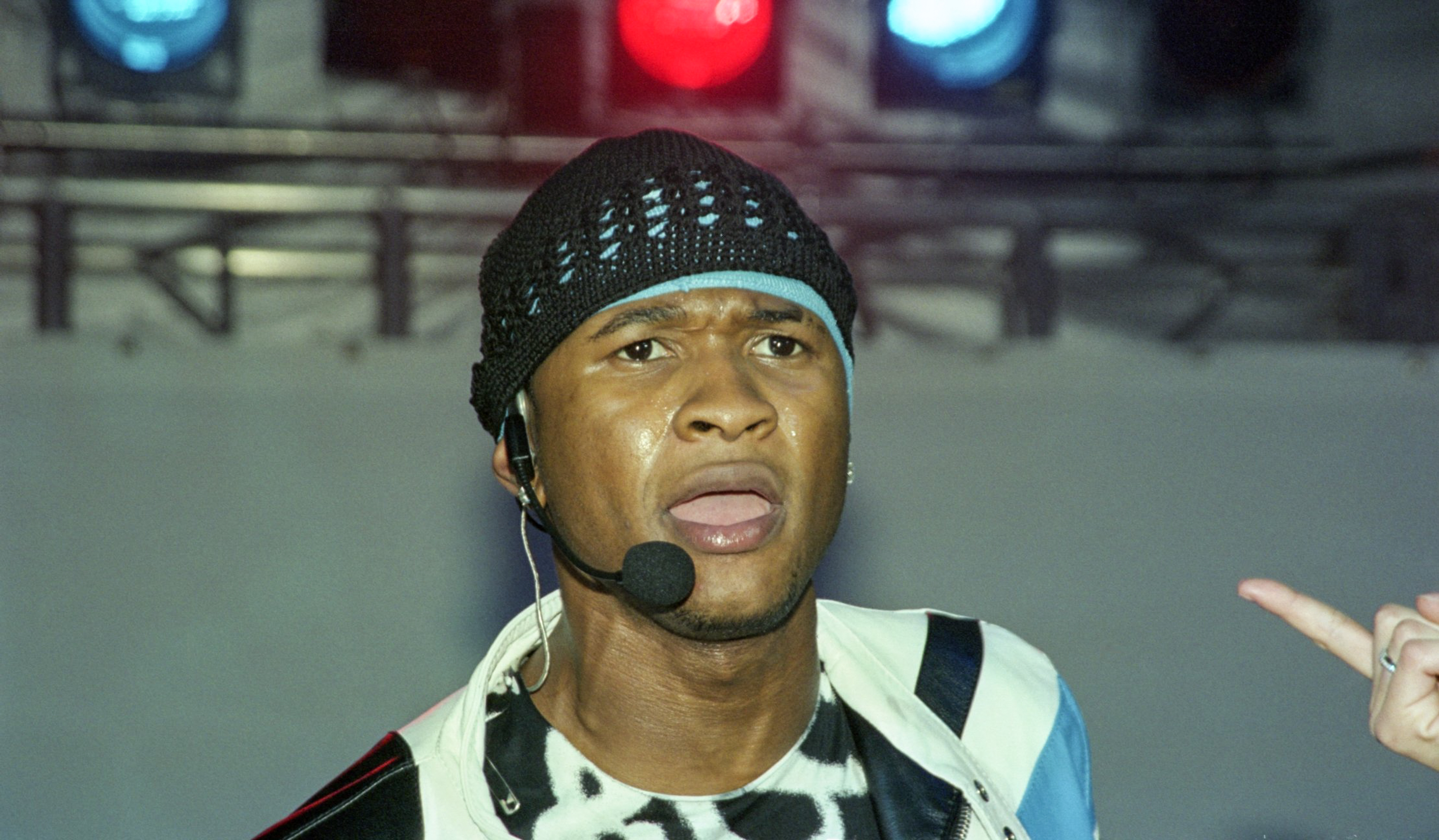 Usher performs at the 20th annual CFDA American Fashion Awards on June 14, 2001 in New York City | Source: Getty Images