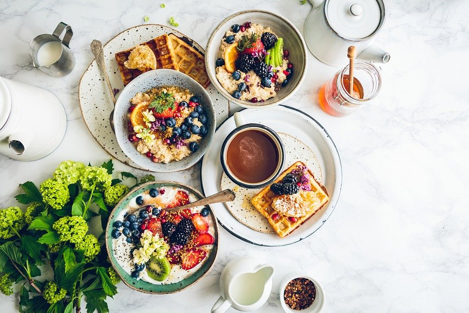 A breakfast spread on the table. | Photo: pixabay.com