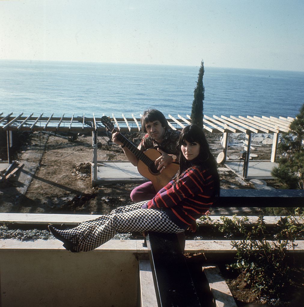 Photo of Sonny and Cher at their home in California, circa 1966. | Photo: Getty Images