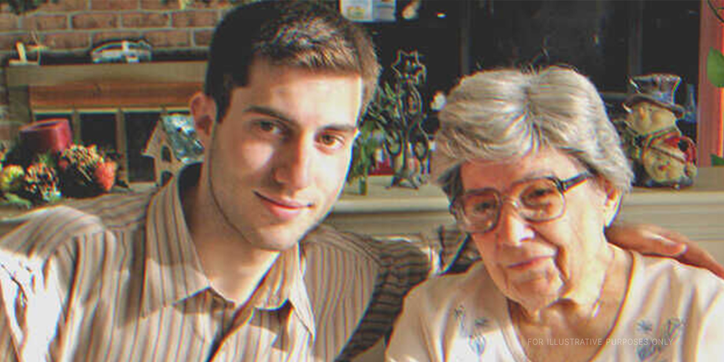 Man poses with his grandmother | Source: Flickr/ireanatzi007 (CC BY 2.0)