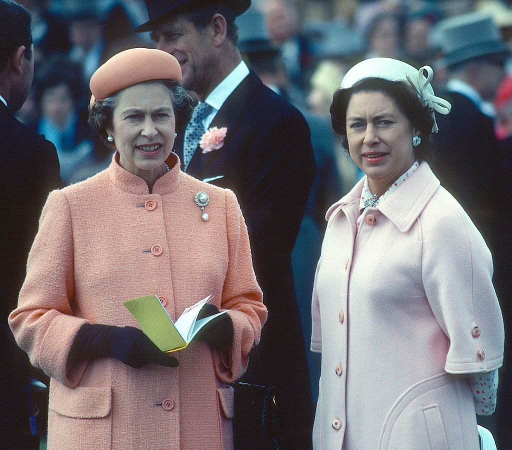 Queen Elizabeth ll and her sister Princess Margaret attend the Epsom Derby | Photo: Getty Images
