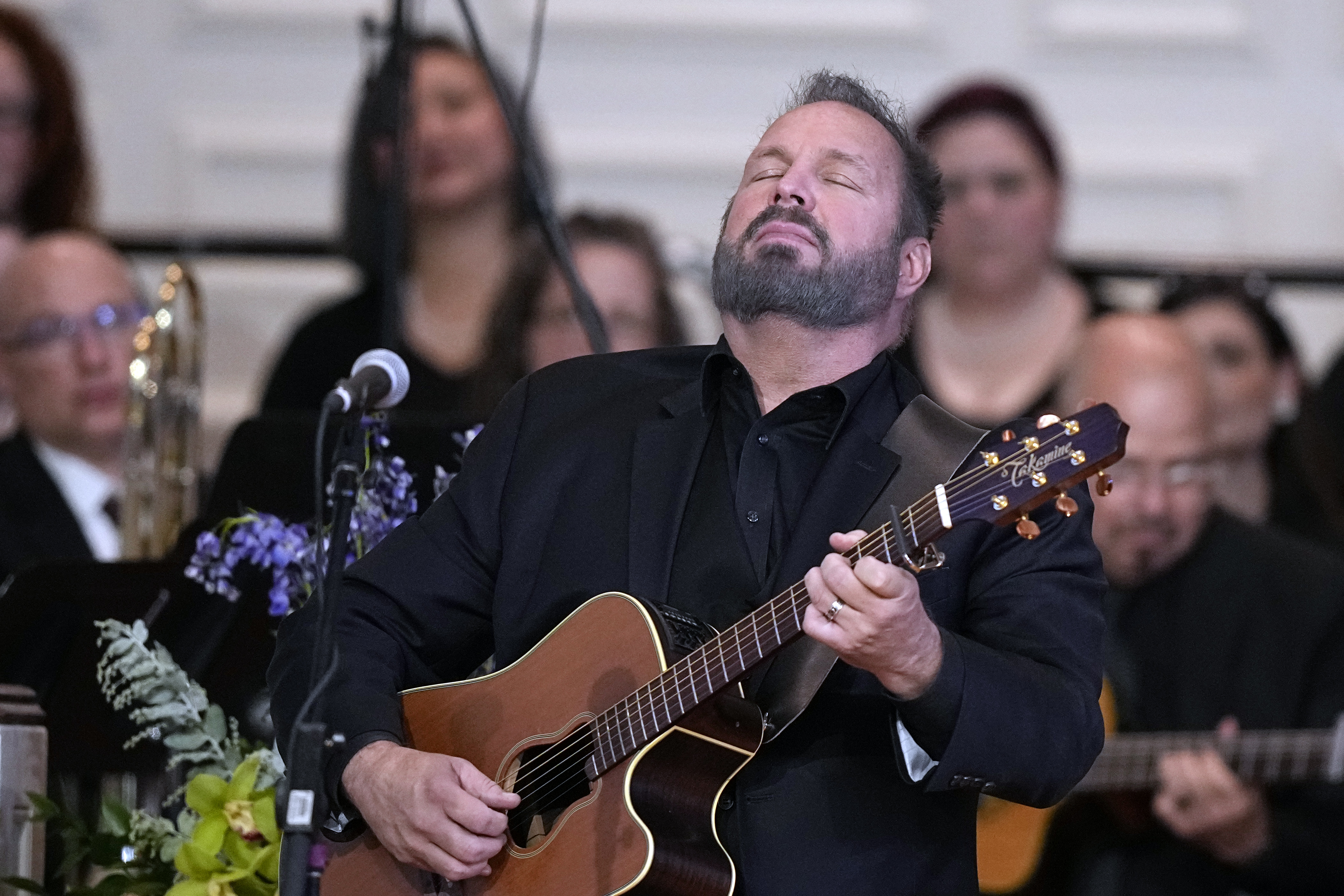 Garth Brooks performs "Imagine" at a tribute service for former US first lady Rosalynn Carter at Glenn Memorial Church | Source: Getty images