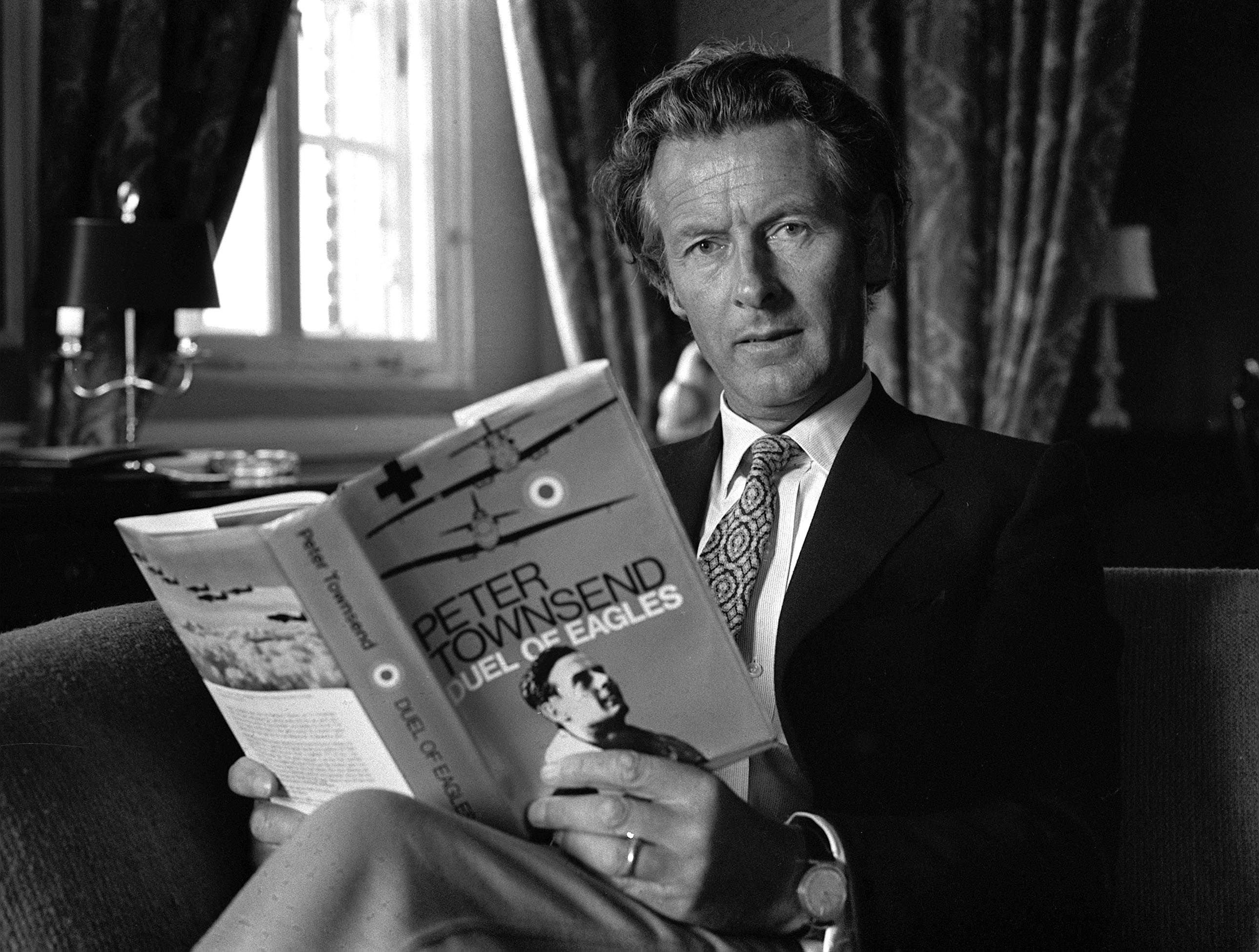 Group Captain Peter Townsend at the London launch of his book "Duel of Eagles," September 3, 1970. | Source: Getty Images 