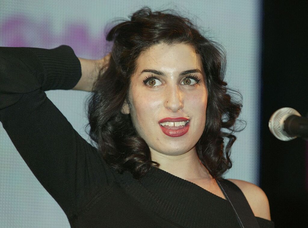 Amy Winehouse Des Gens Du Monde Entier Ont Rendu Hommage A La Chanteuse Pour Le Huitieme Anniversaire De Sa Mort
