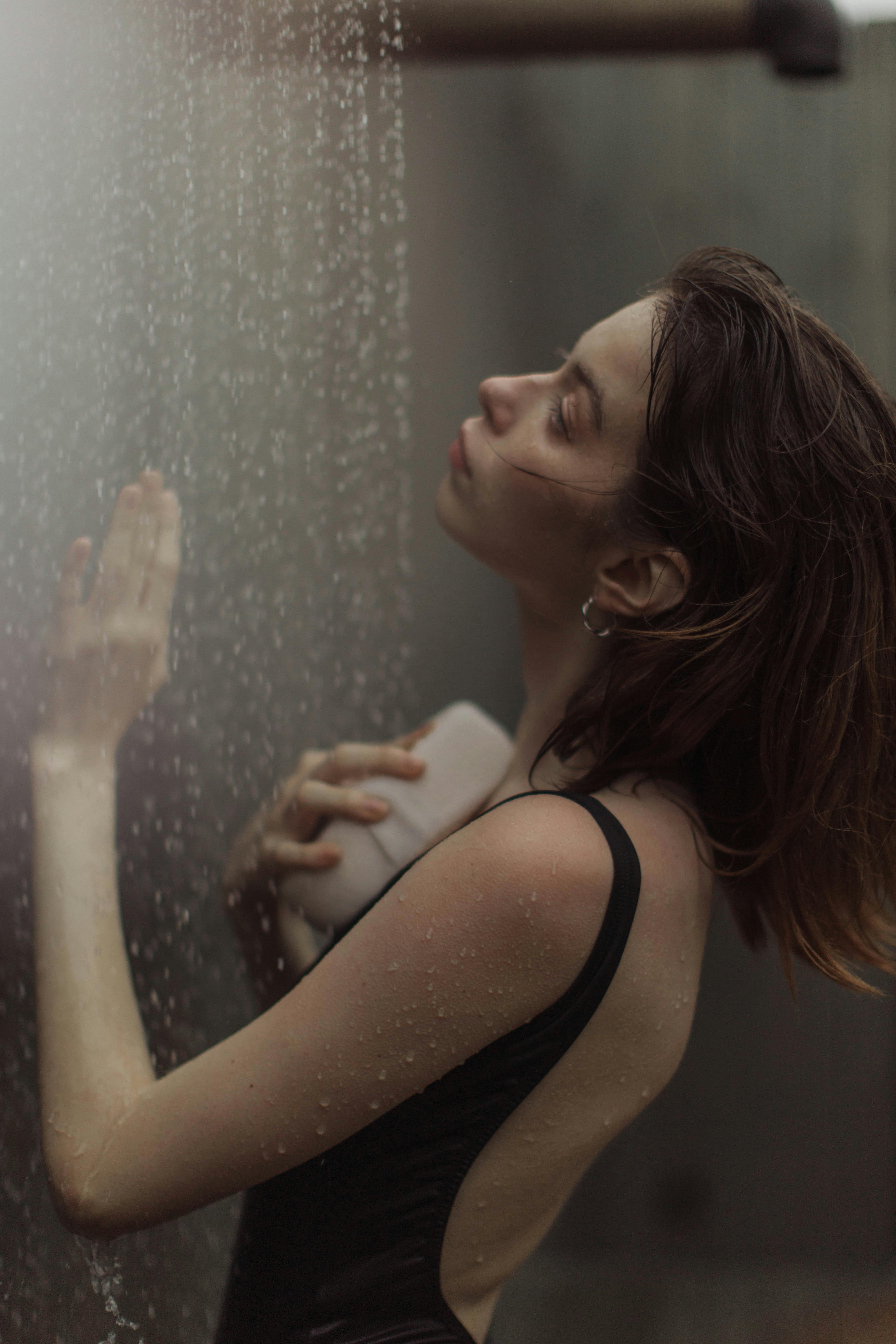 A woman under a shower | Source: Pexels