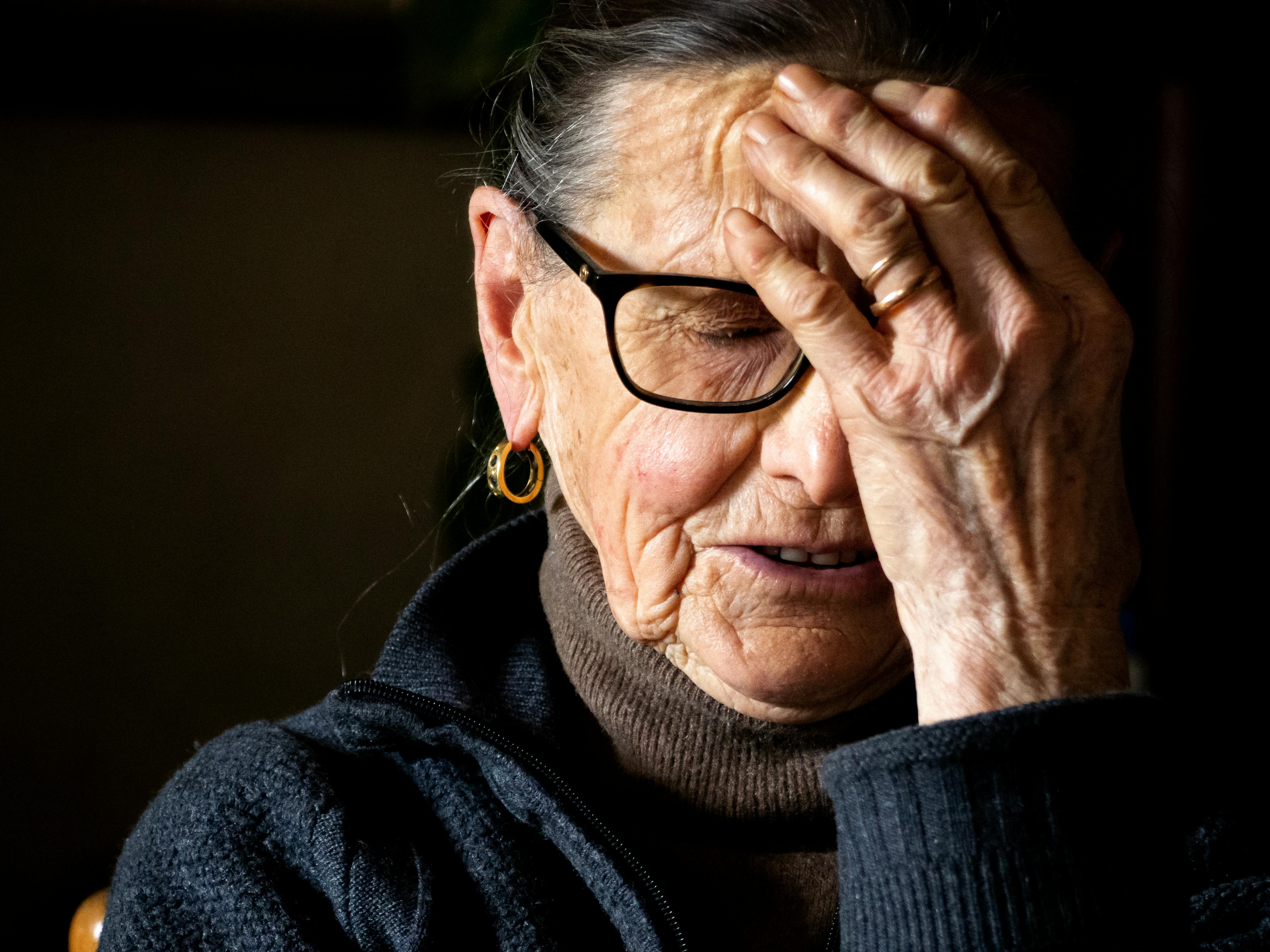 Upset elderly woman | Source: Pexels