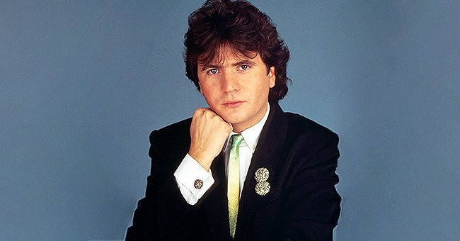 Le chanteur français Daniel Balavoine lors de la promotion du single Belle, un duo avec la chanteuse suédoise Frida du groupe Abba | Photo : Getty Images