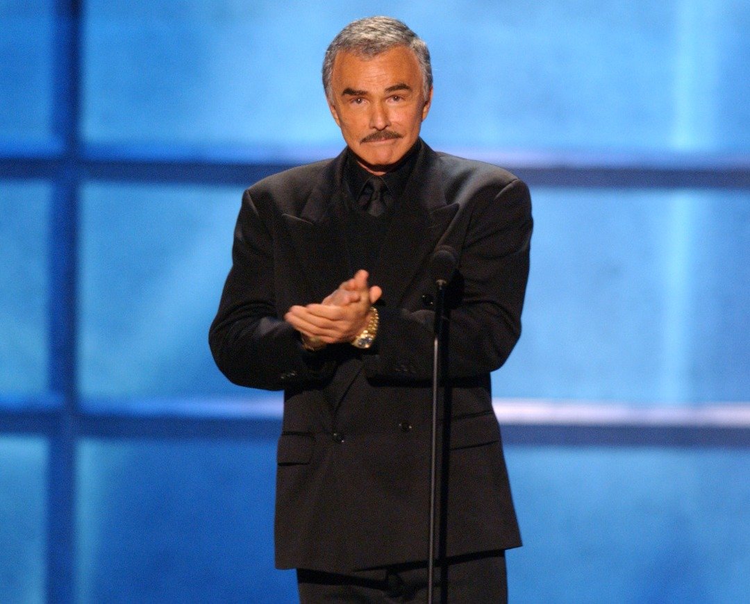 Burt Reynolds presents the Taurus Honorary Lifetime Achievement Award. | Source: Getty Images