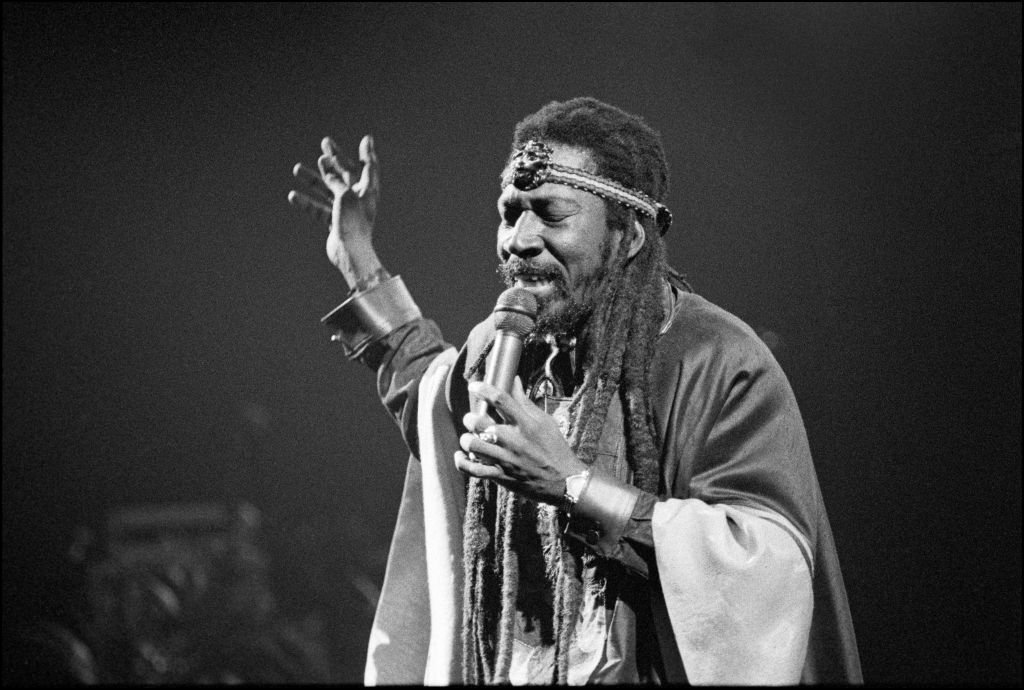 Bunny Wailer se produisant à l'Académie, Londres, Royaume-Uni, le 27 juin 1990. | Photo : Getty Images