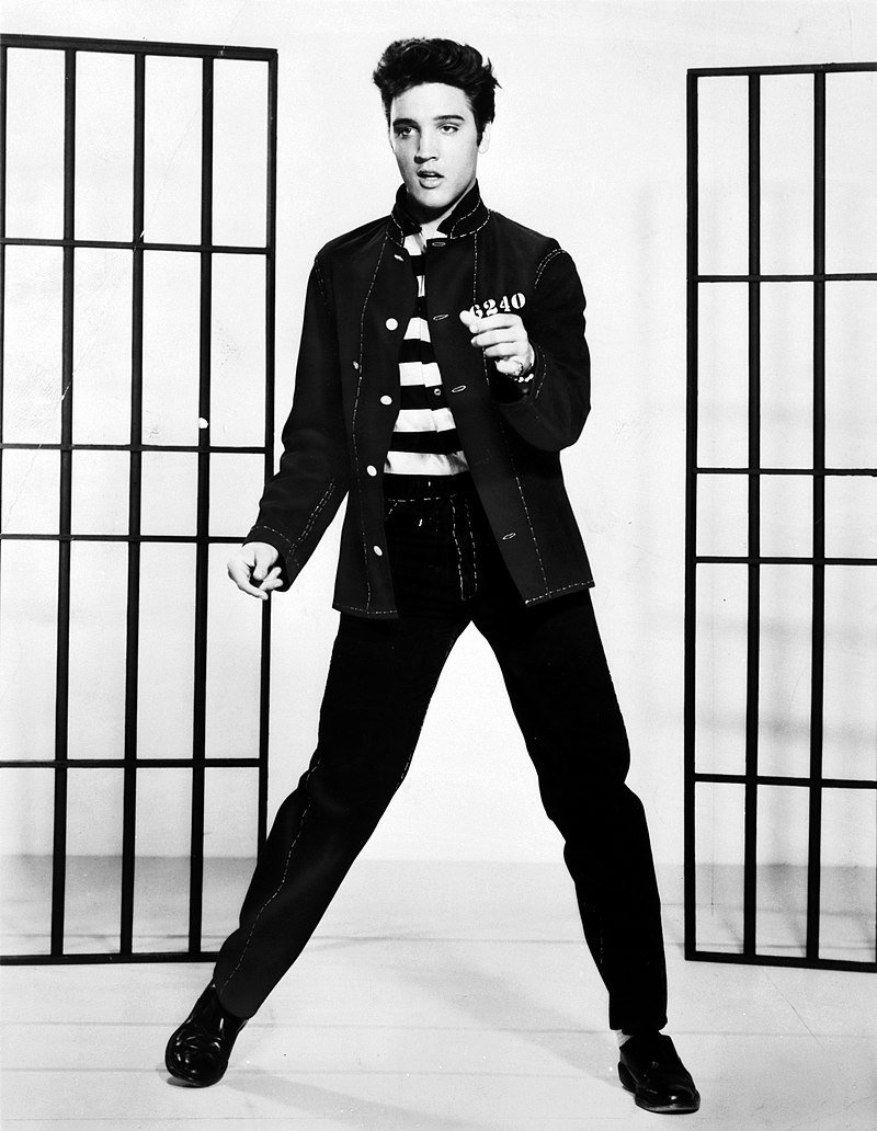 Elvis Presley's promotional photo for Jailhouse Rock, 1957. | Source: Wikimedia Commons, Public Domain