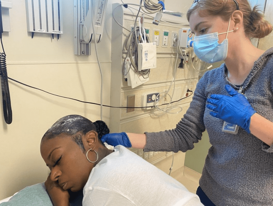 Tessica Brown having Gorilla Glue removed from her hair via surgery | Source: Instagram/im_d_ollady