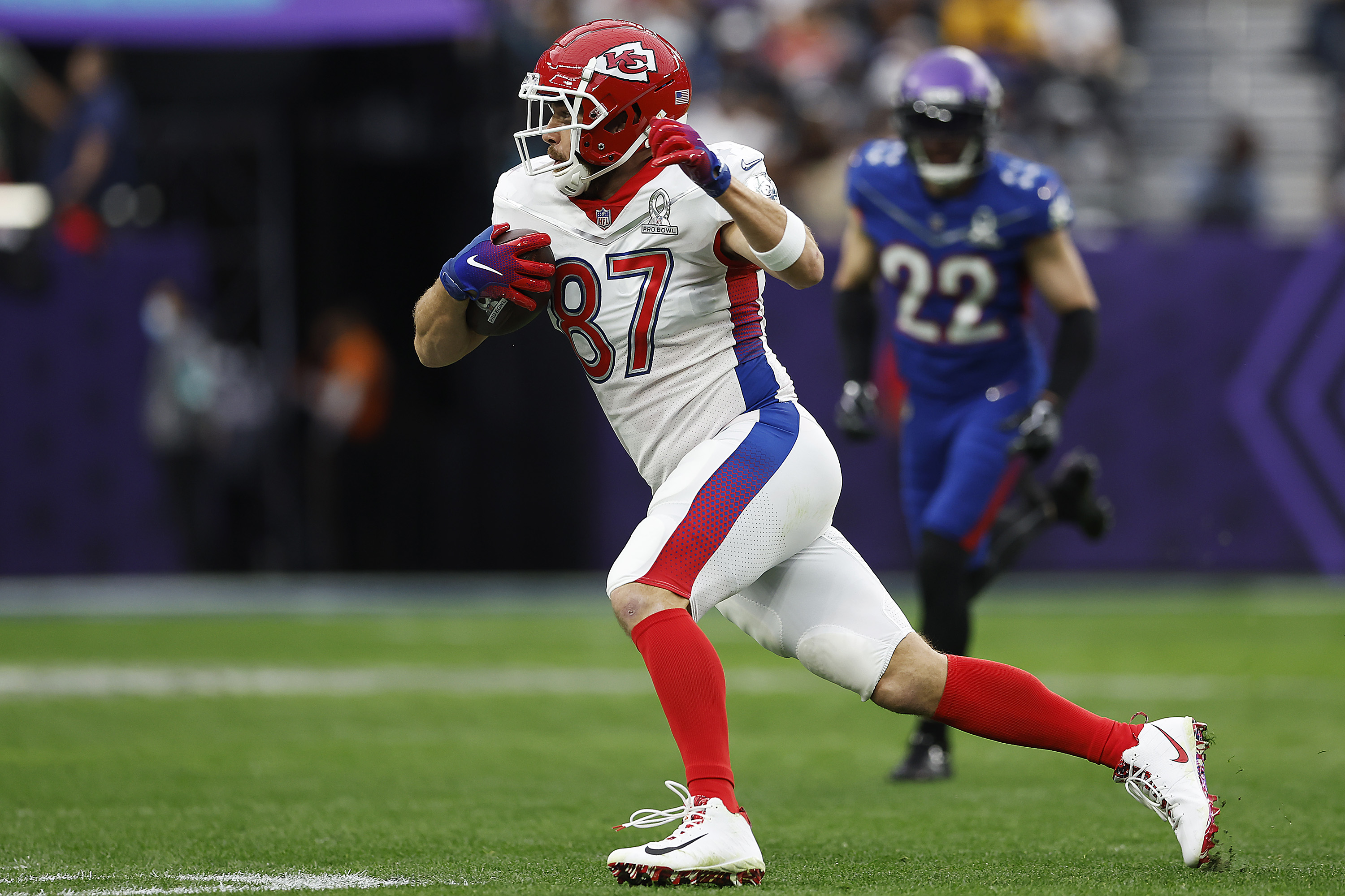 Travis Kelce carries the ball against the NFC during the second half of the 2022 NFL Pro Bowl in Las Vegas, Nevada, on February 6, 2022 | Source: Getty Images