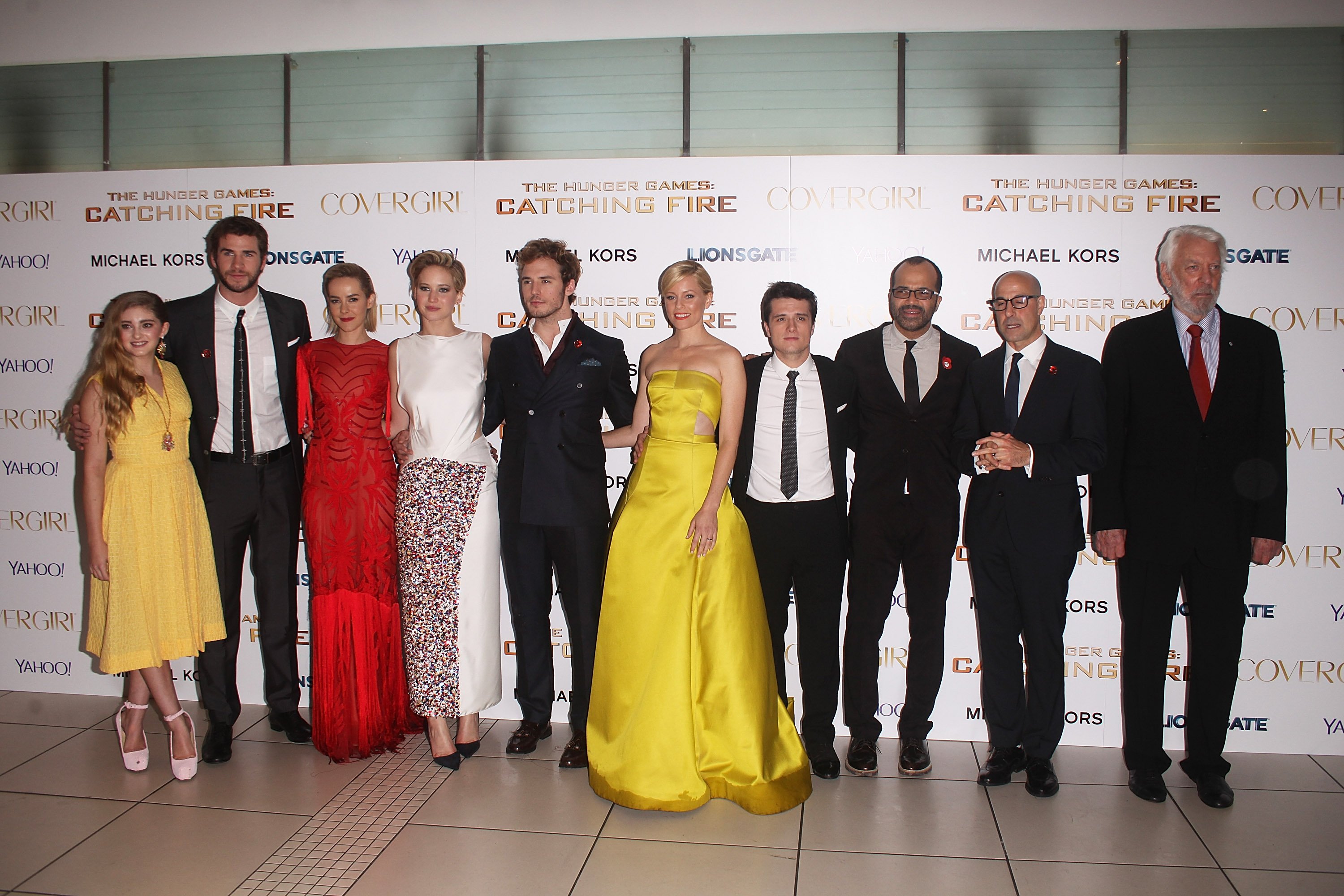 Willow Shield, Liam Hemsworth, Jena Malone, Jennifer Lawrence, Sam Claflin, Elizabeth Banks, Josh Hutcherson, Jeffrey Wright, Stanley Tucci and Donald Sutherland attend the UK Premiere of "The Hunger Games: Catching Fire" on November 11, 2013 in London, England. | Source: Getty Images