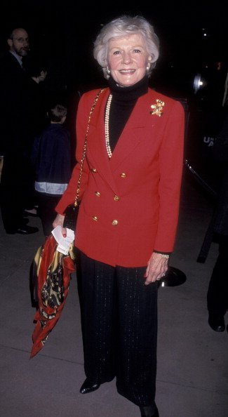 Actress Barbara Billingsley attends the opening of "Radio City Christmas Spectaculor" on December 11, 1998 at the Universal Ampitheater in Universal City, California | Photo: Getty Images