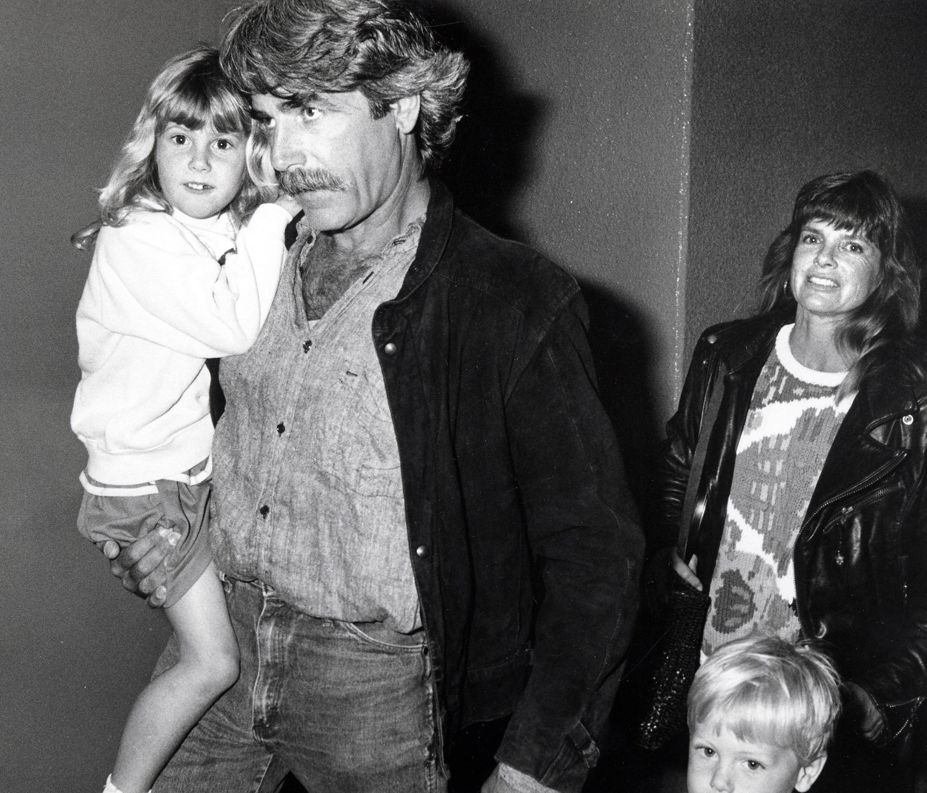 Sam Elliott, Katharine Ross, and their daughter\u00a0Cleo Rose Elliott and a guest at The Moscow Circus on March 14, 1990,\u00a0in Inglewood, California | Source: Getty Images