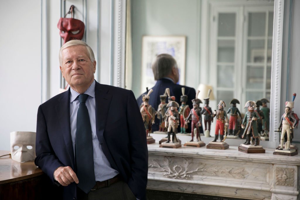 Alain Duhamel est photographié pour Paris Match à domicile le 28 septembre 2018 à Paris. | Photo : Getty Images