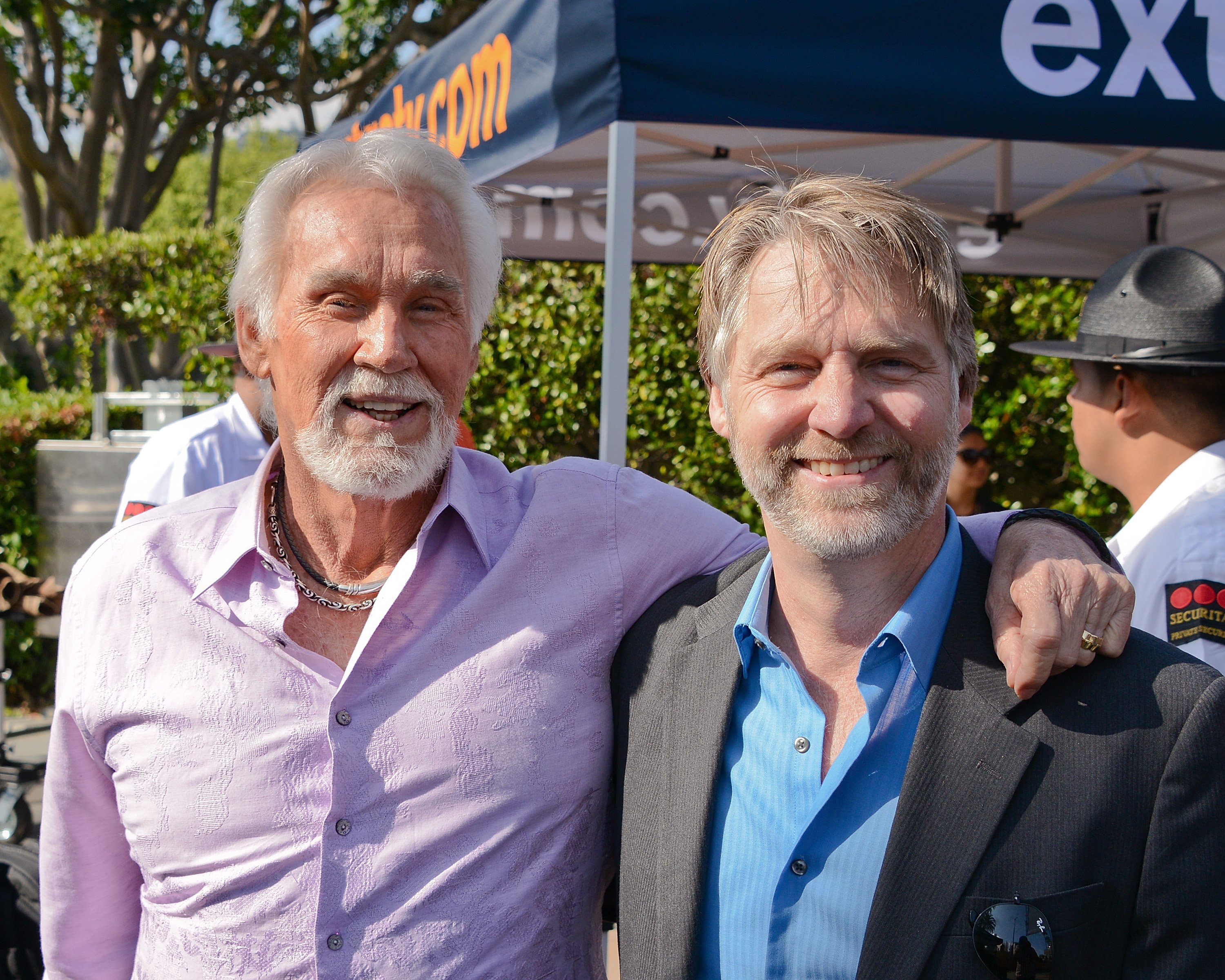 Kenny Rogers (L) and his son, Kenny Rogers Jr, at Universal Studios Hollywood on October 3, 2013, in Universal City, California. | Source: Getty Images 