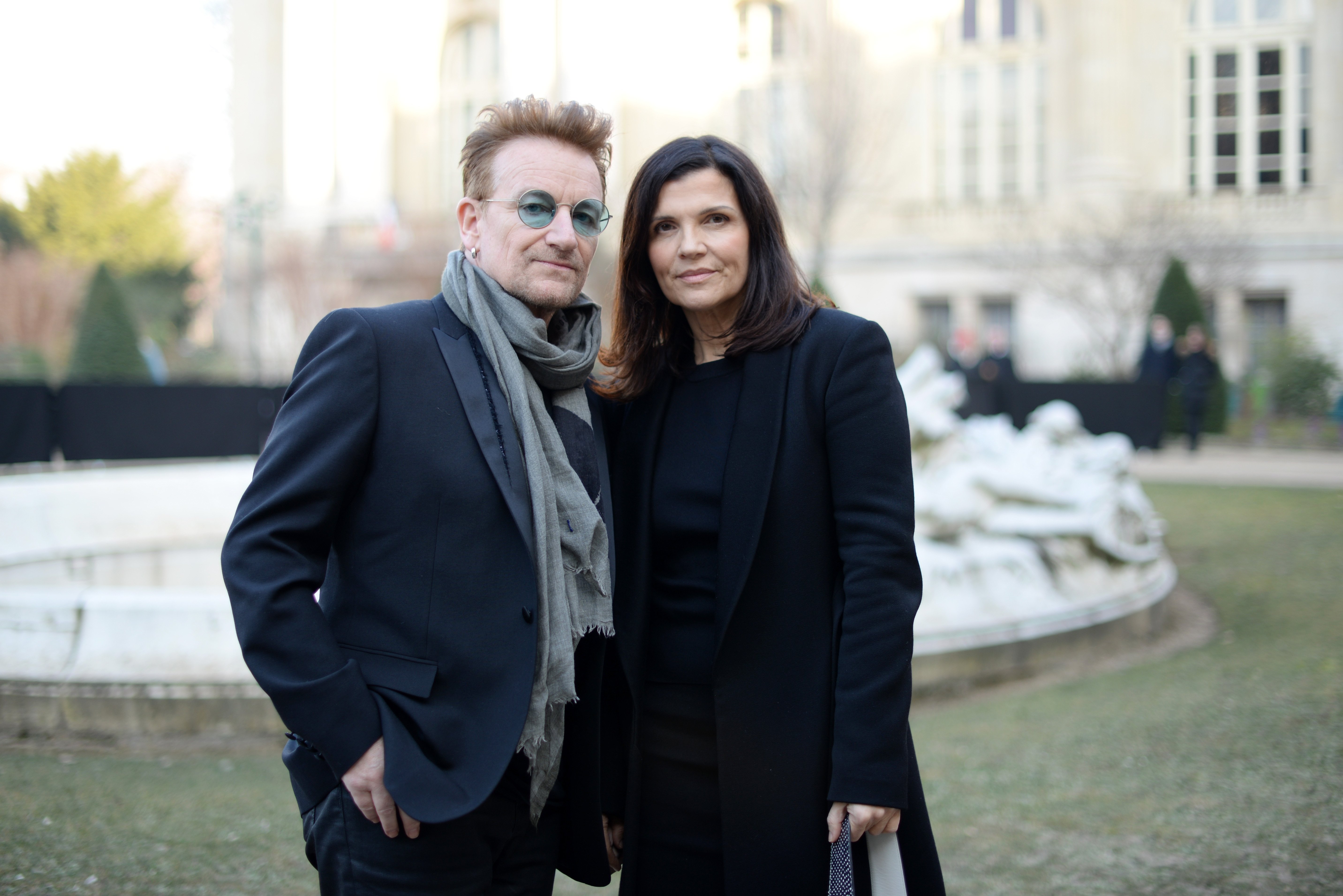Bono and Ali Hewson at the Dior Homme Menswear Fall/Winter 2017-2018 during Paris Fashion Week on January 21, 2017 | Source: Getty Images