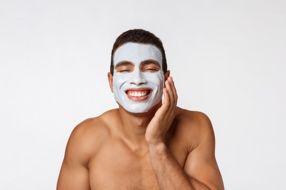A portrait of man with a cream mask. | Photo: Shutterstock.