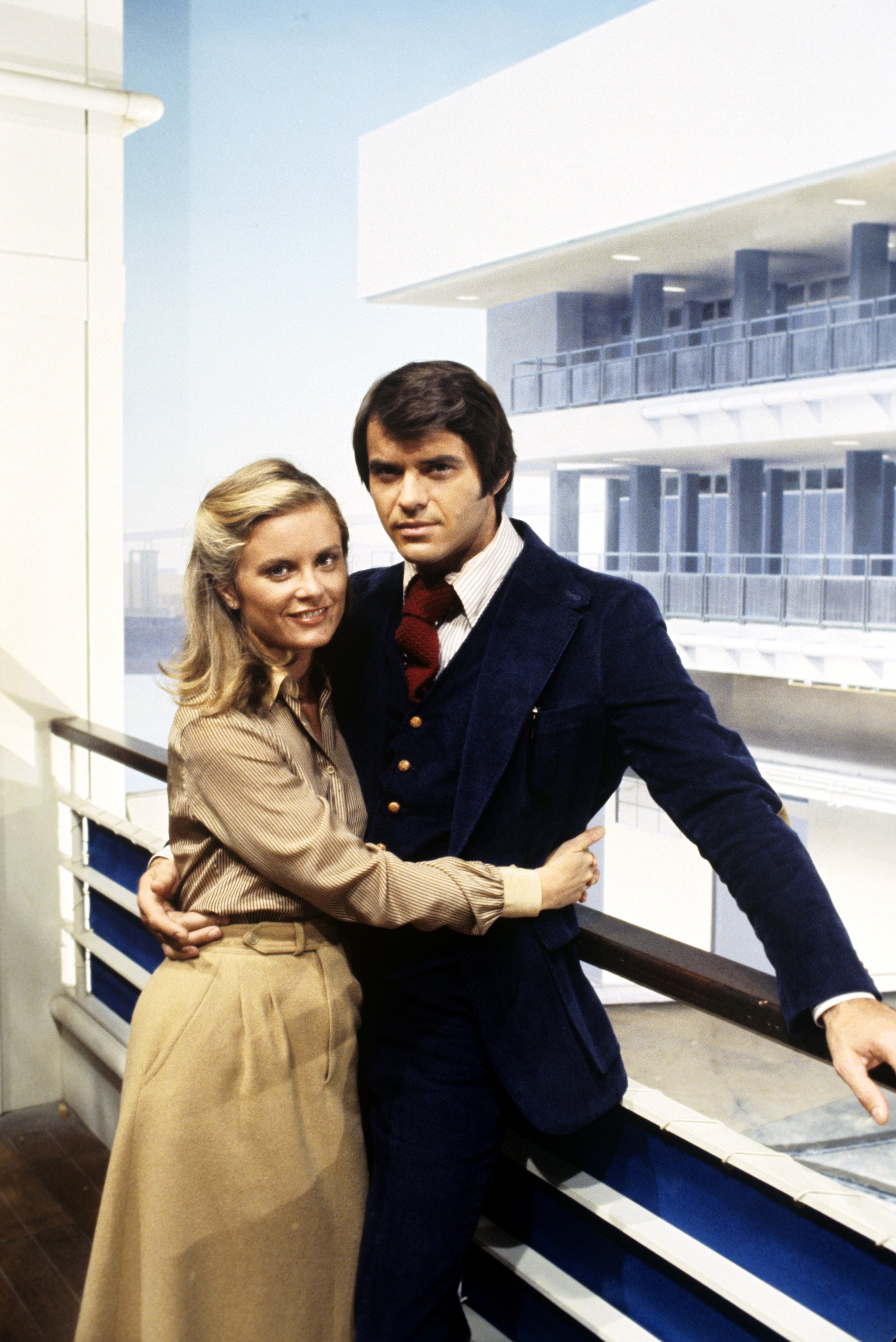 Robert Urich and Heather Menzies on the set of "The ship of love" Season 2, USA, 1978 |  Source: Getty Images