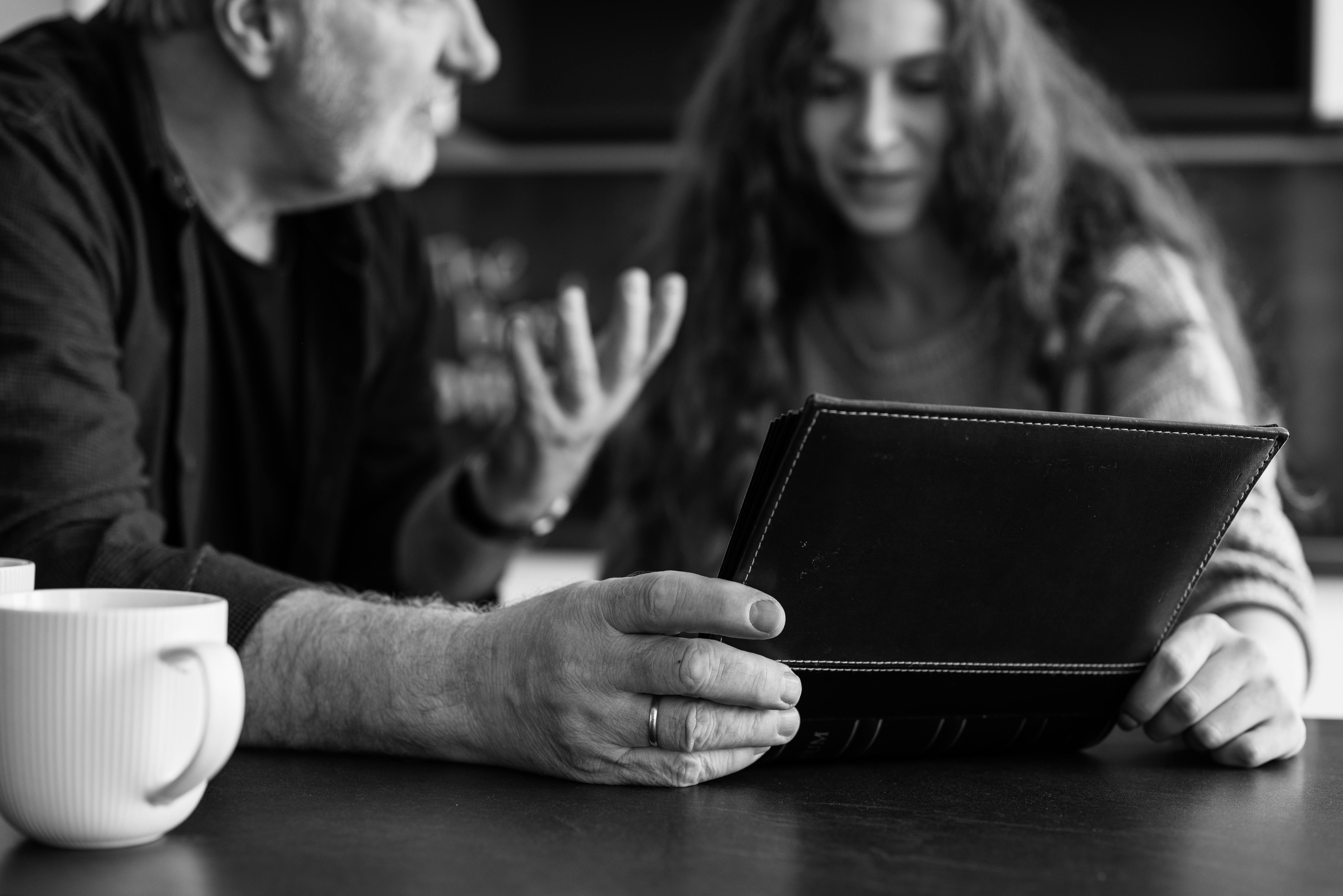 A father and daughter looking at a photo album | Source: Pexels