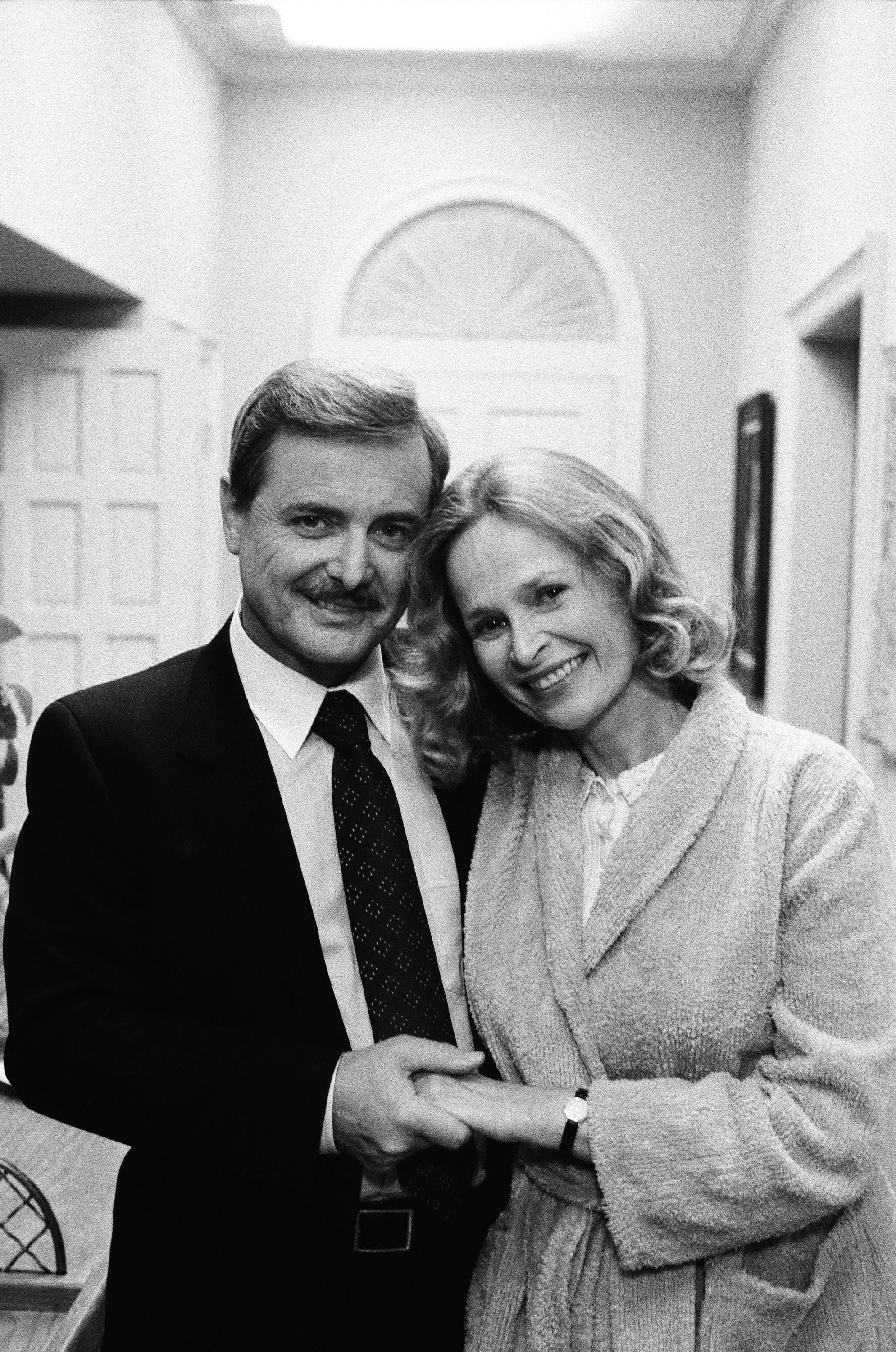 William Daniels as Doctor Mark Craig and Bonnie Bartlett as Ellen Craig on "St. Elsewhere" on April 12, 1983 | Source: Getty Images