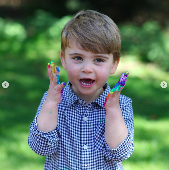 Prince Louis posing with paint on his face and hands, posted on April 22, 2020 | Source: Instagram/princeandprincessofwales