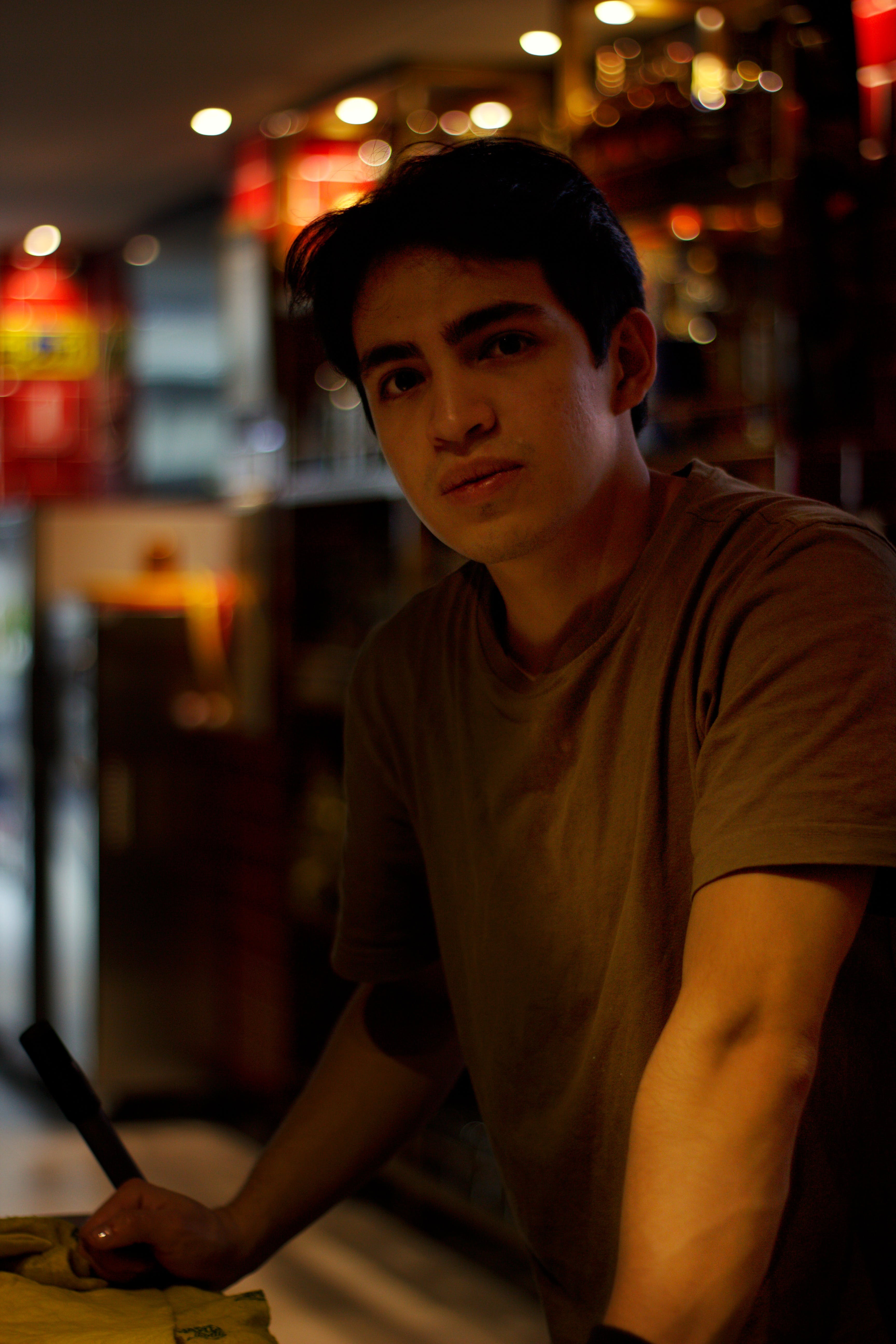 A young man standing at a bar | Source: Pexels