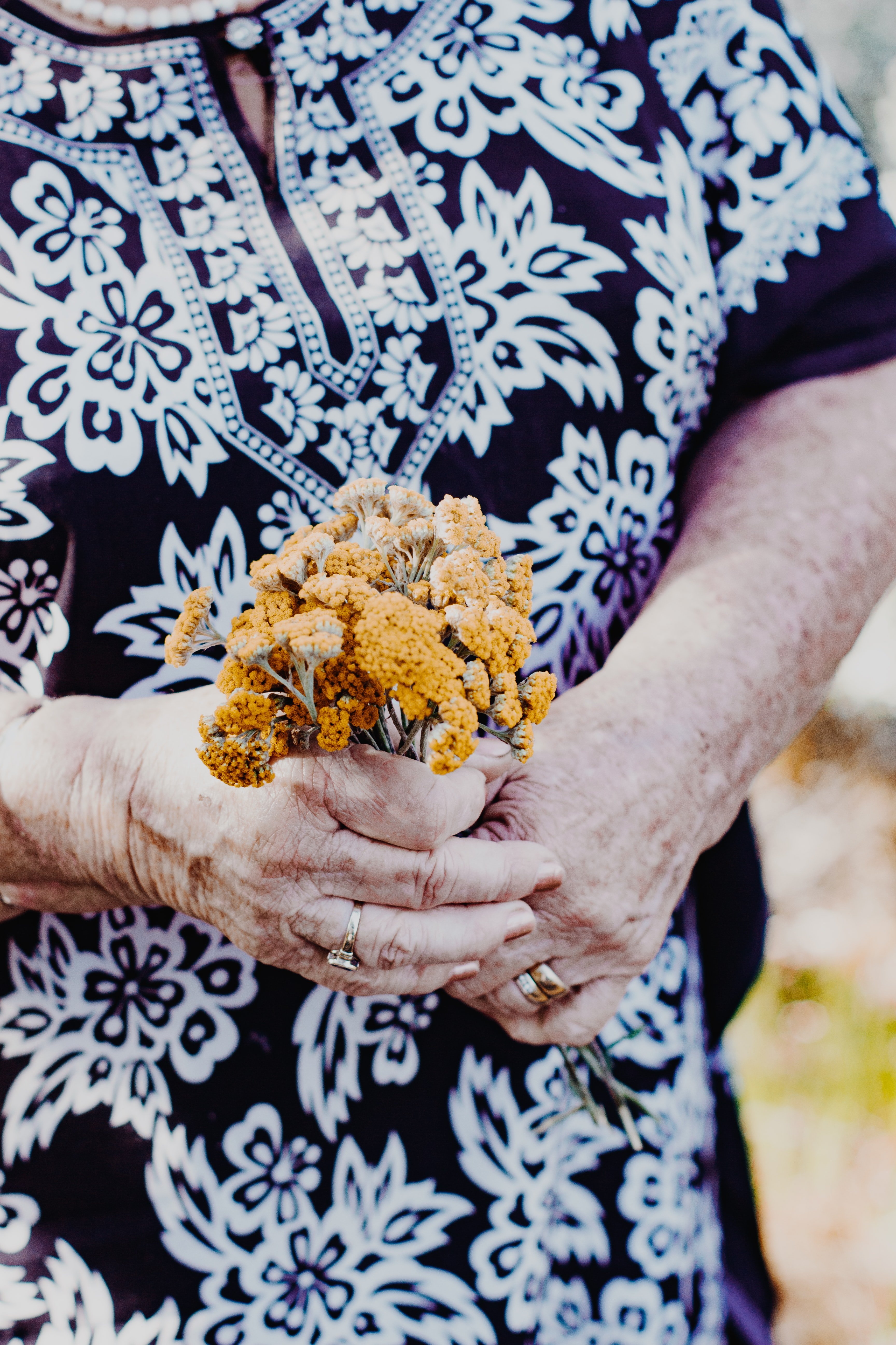 Woman holding flowers | Source: Unsplash