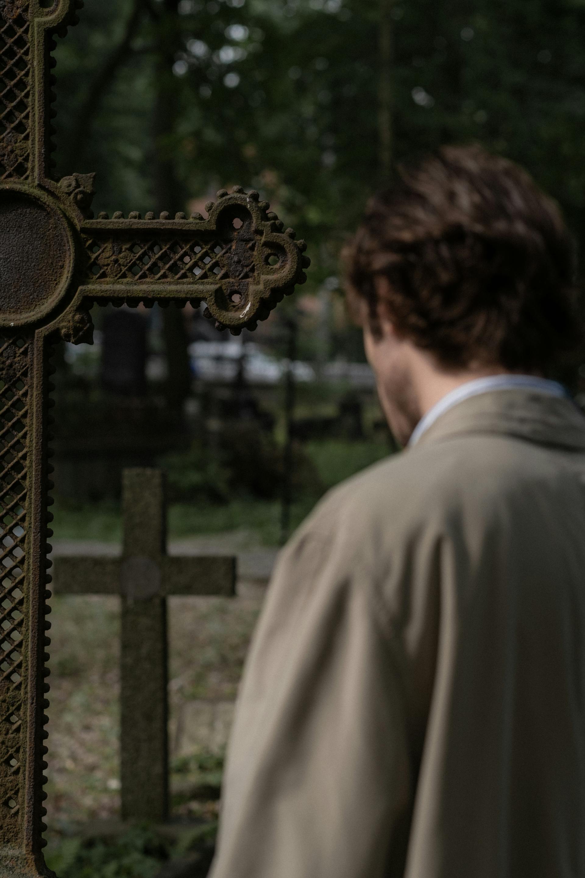 A man in a cemetery | Source: Pexels