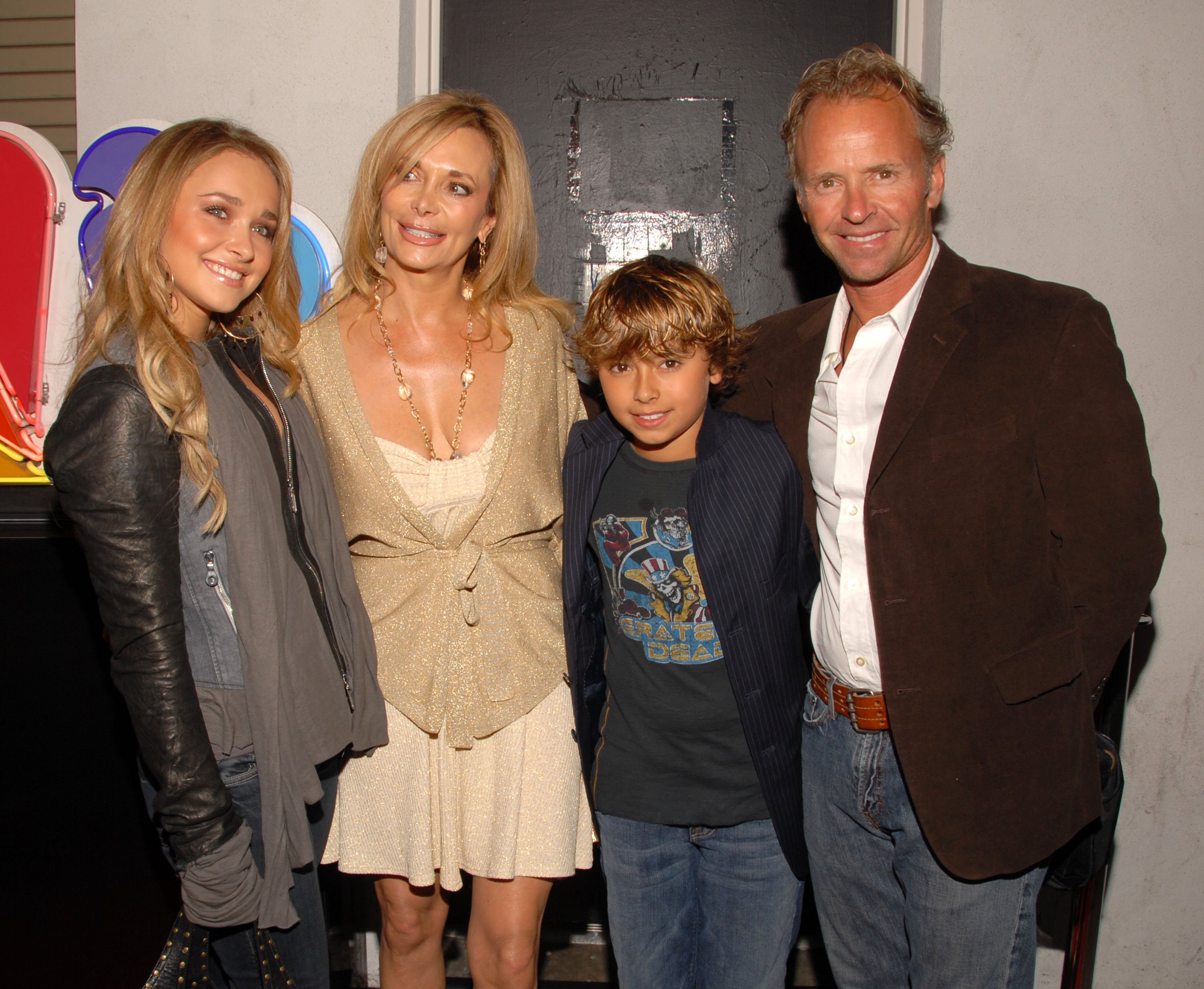 Hayden Panettiere, Leslie Panettiere, Jansen Panettiere and Skip Panettiere at the wrap party of NBC's "Heroes" on April 17, 2007. | Source: Getty Images