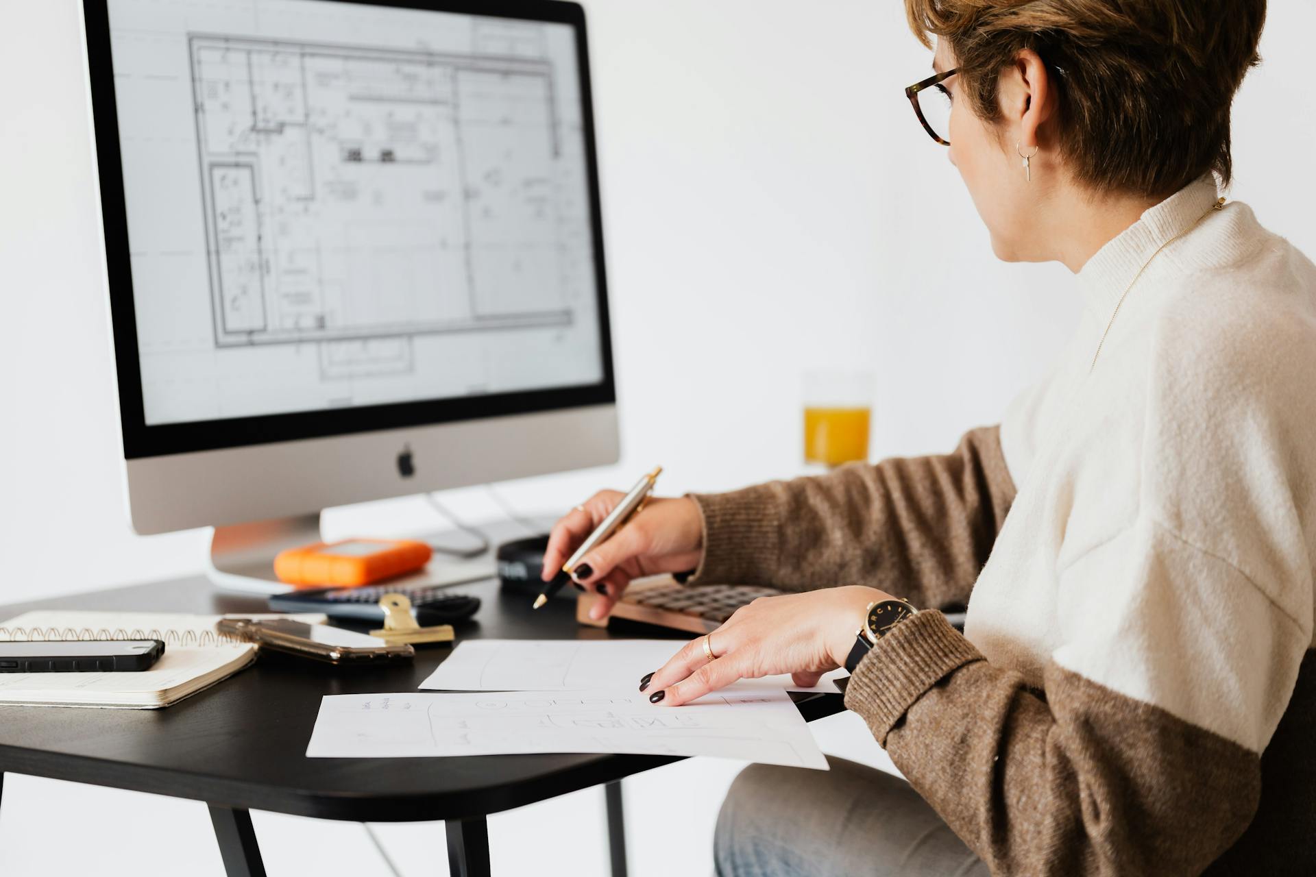 A woman working on architectural plans | Source: Pexels