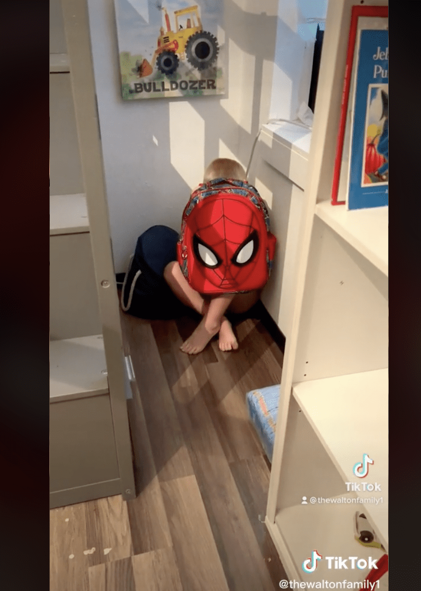 Weston shields himself with his Spiderman bulletproof backpack. | Source: Tiktok.com/@thewaltonfamily1