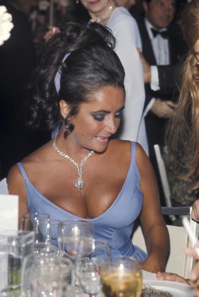 Elizabeth Taylor during 42nd Annual Academy Awards at Dorothy Chandler Pavilion | Photo: Getty Images