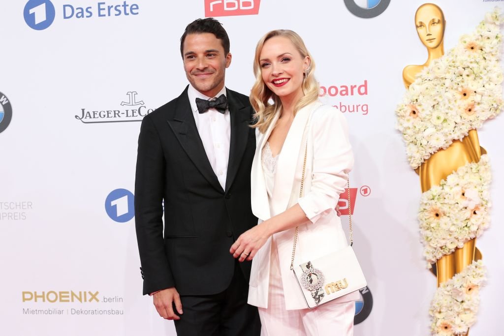 Kostja Ullmann und seine Frau Janin Ullmann während des Lola - German Film Award Roter Teppich auf der Messe Berlin 2018 in Berlin. (Foto von Gisela Schober) I Quelle: Getty Images