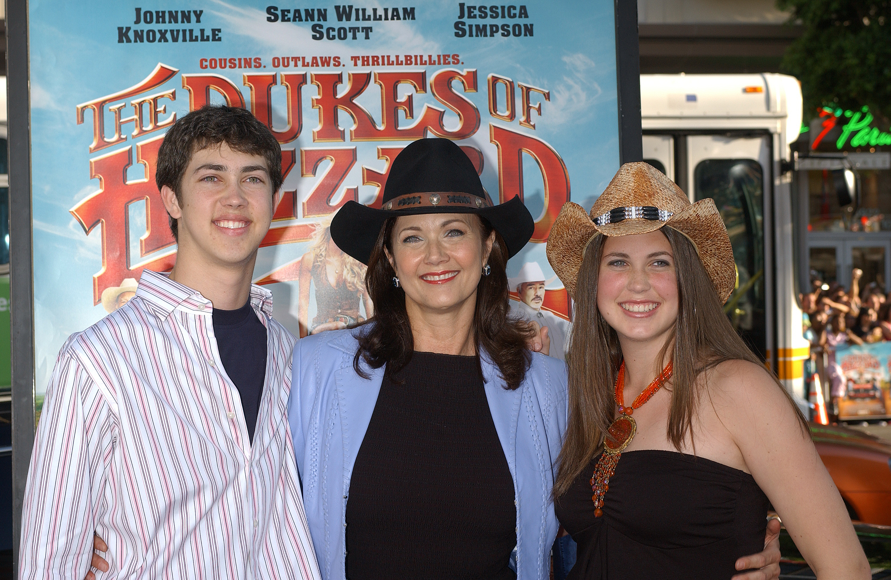 James Altman, Lynda Carter, and Jessica Altman at the premiere of "The Dukes of Hazzard" in Hollywood, California in 2005 | Source: Getty Images