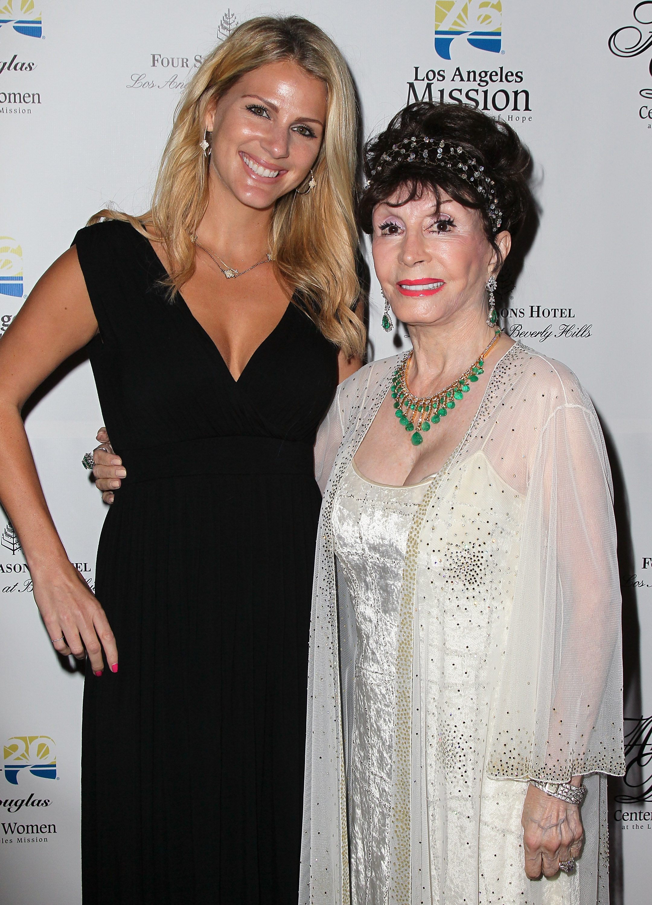 Jennifer Wayne and Pilar Wayne on September 12, 2012 in Beverly Hills, California | Source: Getty Images