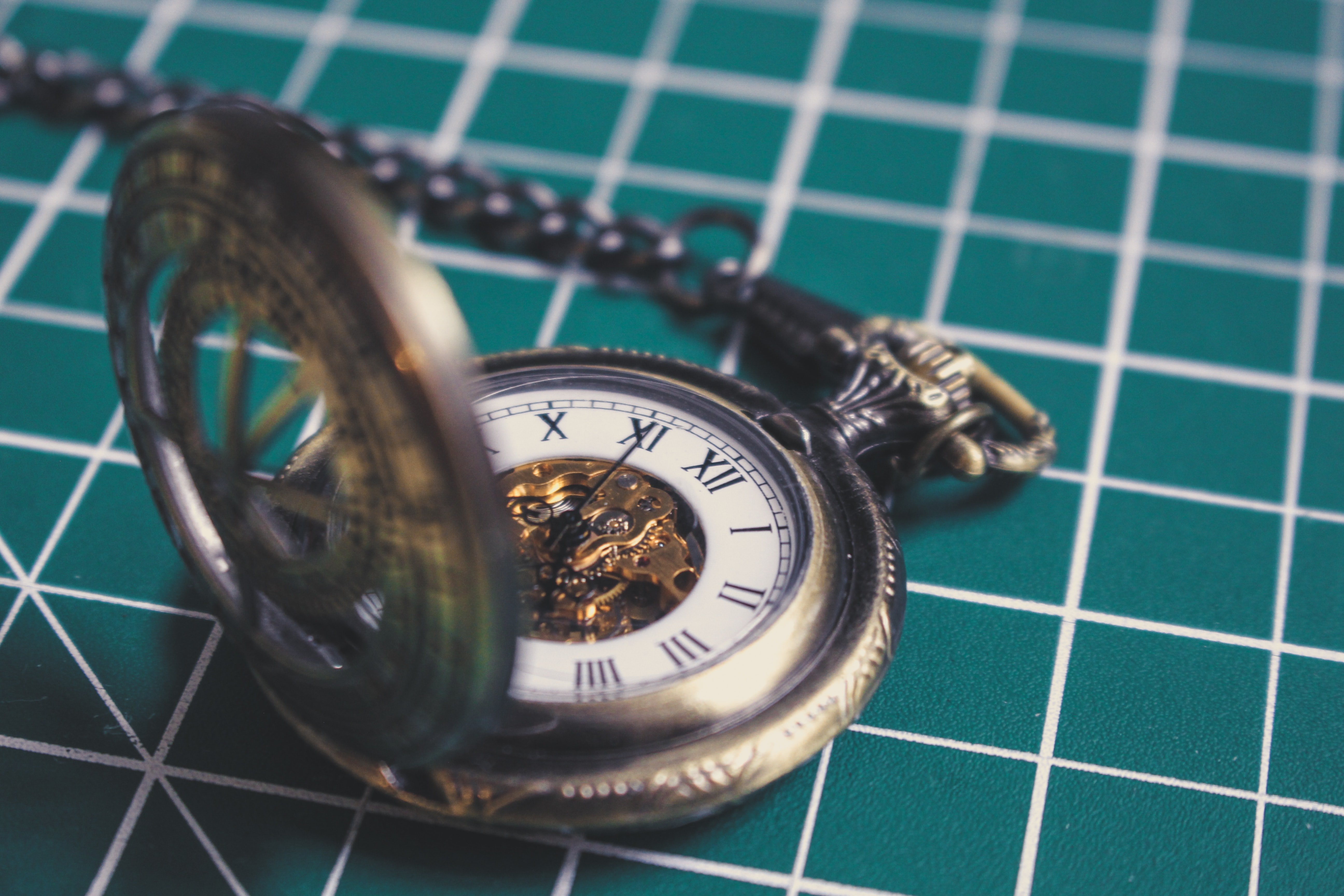 Alina retrieved the vintage timepiece from the buyer. | Source: Unsplash