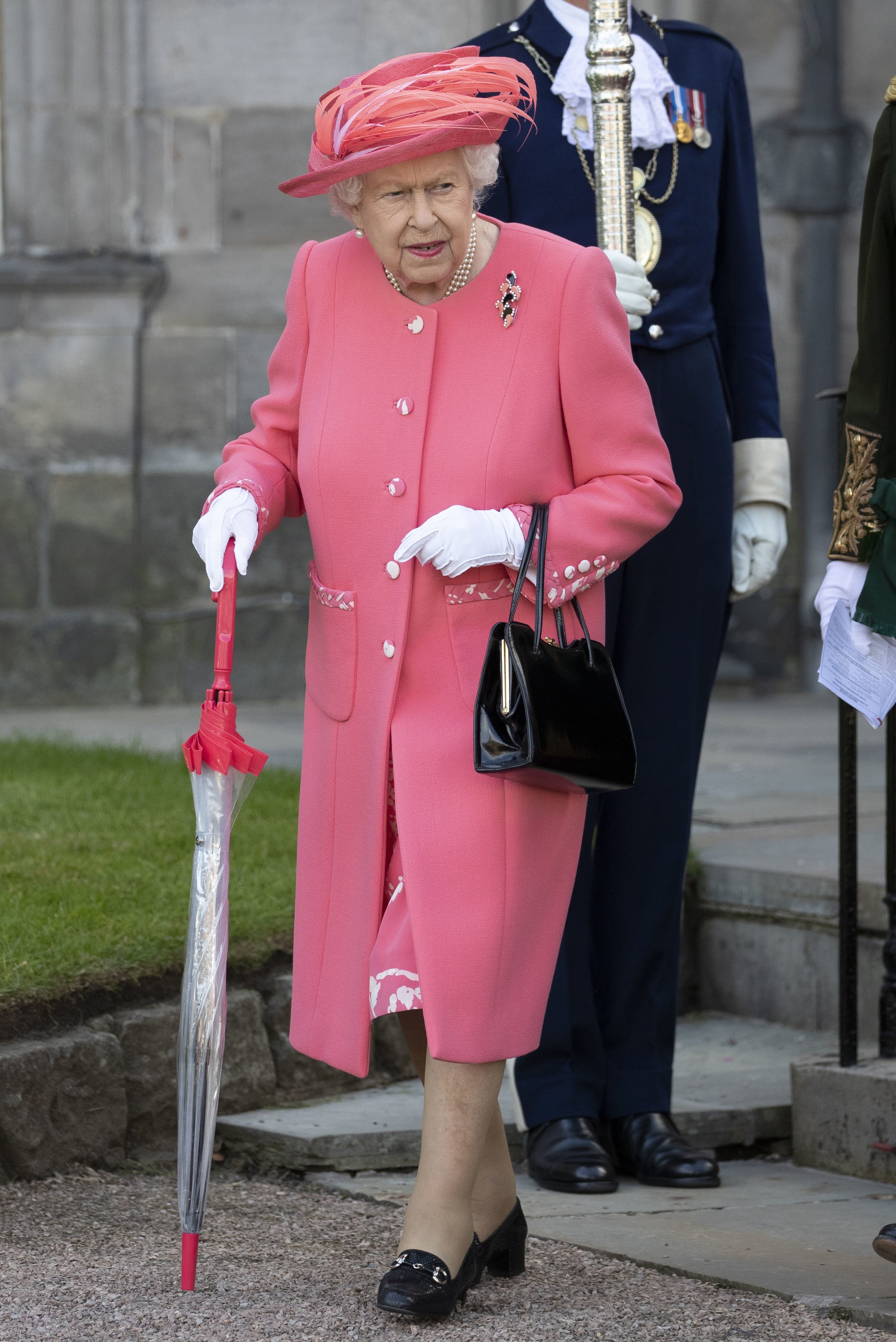 La reine Elizabeth participe à une Garden Party au Palais de Holyroodhouse en Ecosse en juillet 2019 | Photo : Getty Images