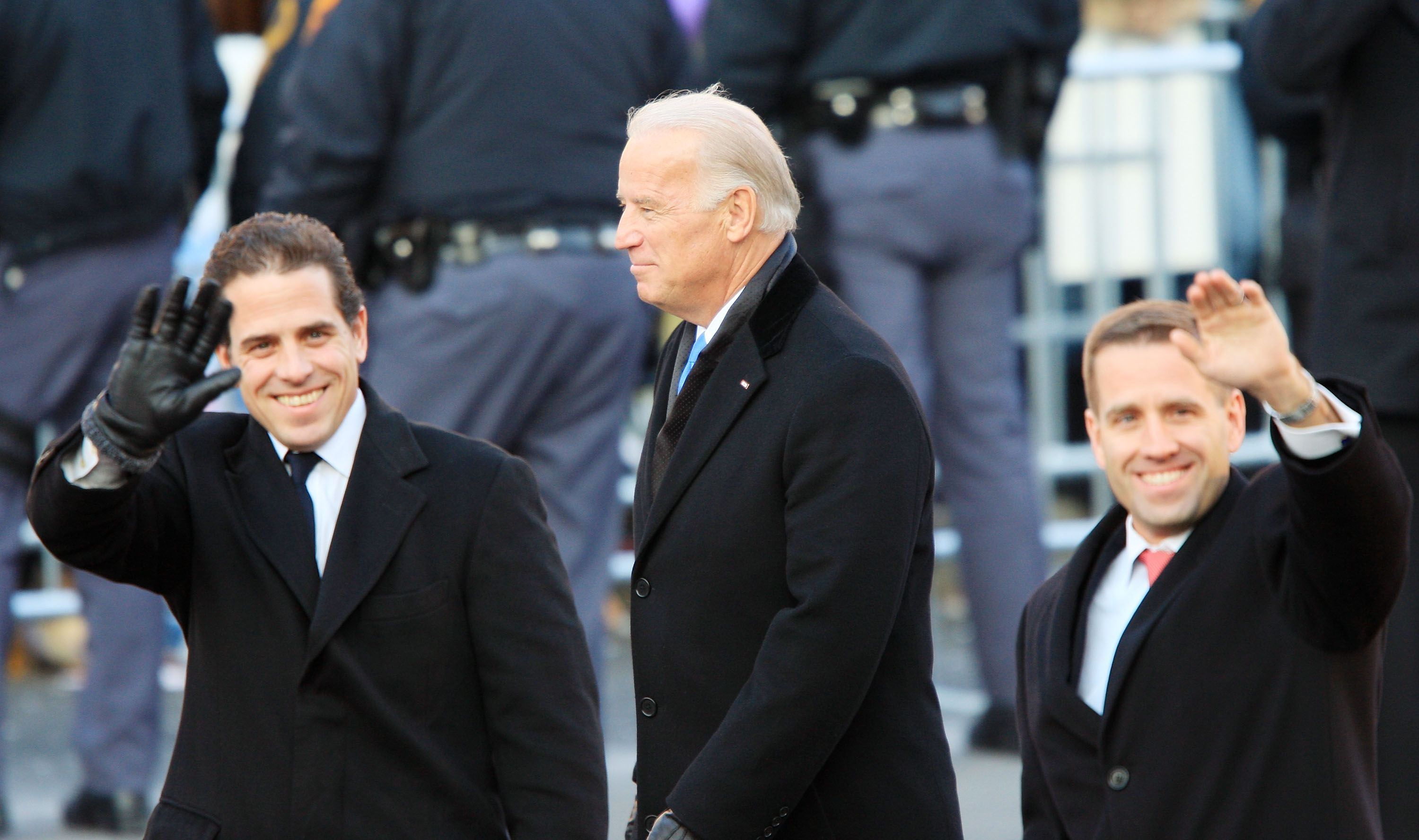 Joe Biden walking with sons Hunter and Beau at the Inaugural Parade January 20, 2009 in Washington, DC | Photo: David McNew/Getty Images