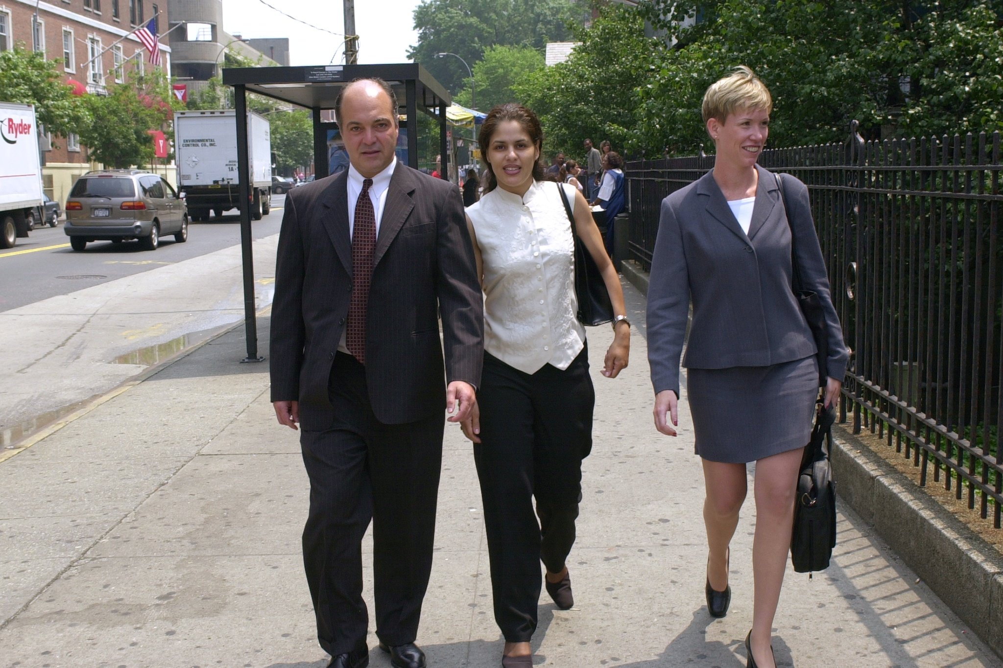Debbie Rosado, outside of Queens Family Court with lawyers, Gemelli and Candace Hessi after suing Marc Anthony for child support on January 1, 2000, in New York City. | Source: Getty Images