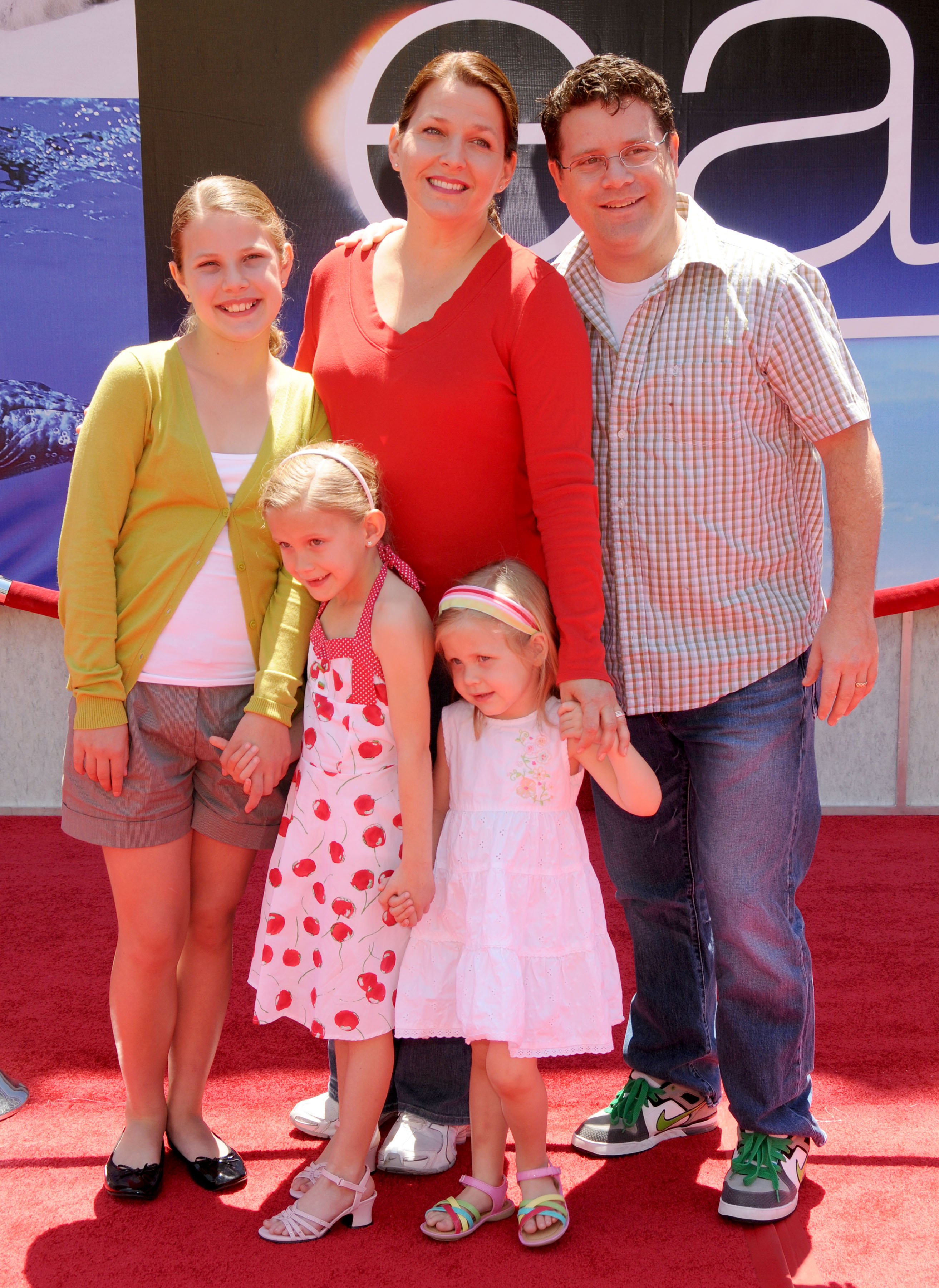 Sean Astin, wife Christine, daughters Alexandra, Elizabeth and Isabella on April 18, 2009 in Hollywood, California, at the "Earth" World Premiere; held at the El Capitan Theatre. | Source: Getty Images